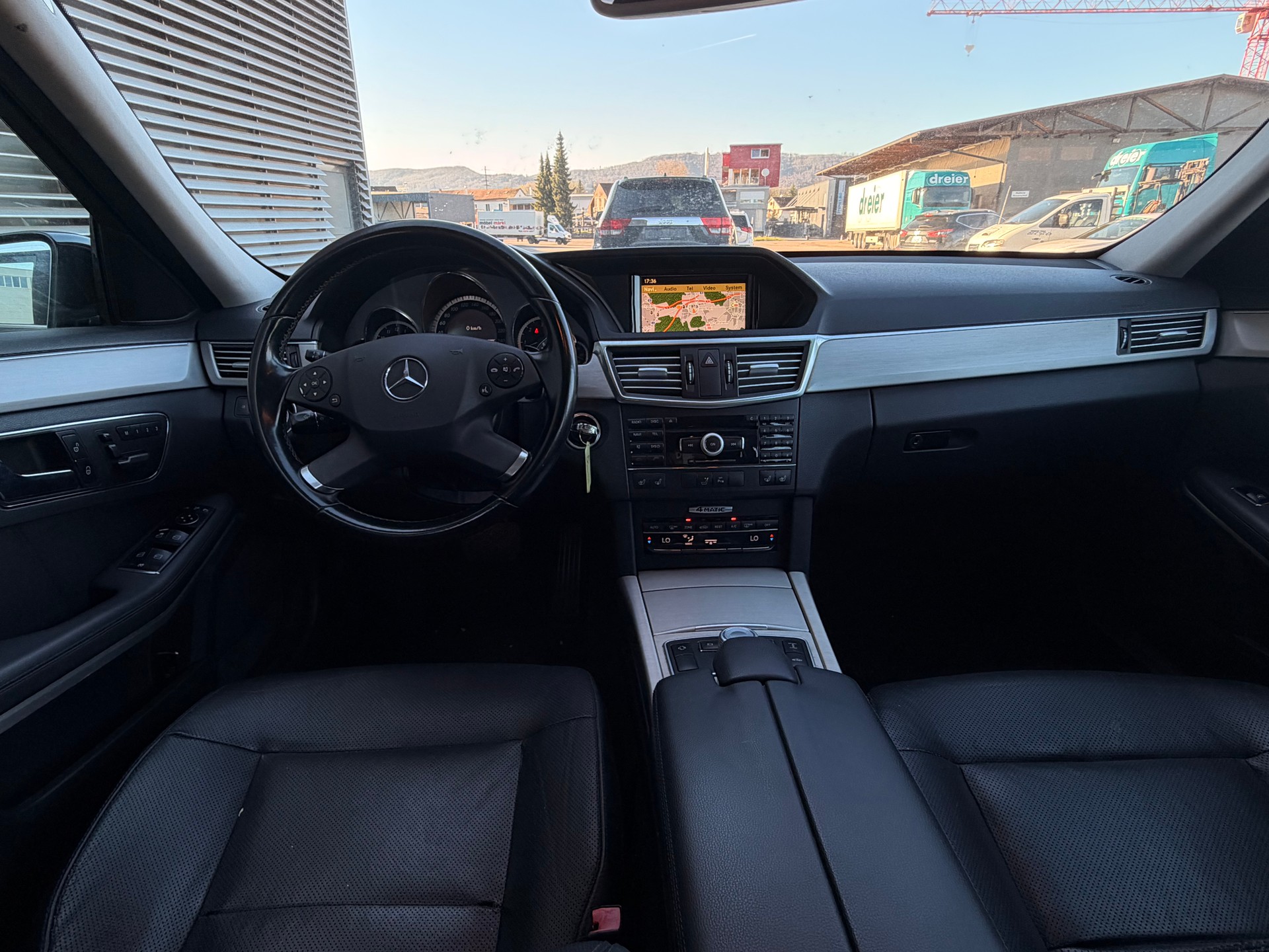 MERCEDES-BENZ E 350 CDI BlueEfficiency 4Matic 7G-Tronic-image-9