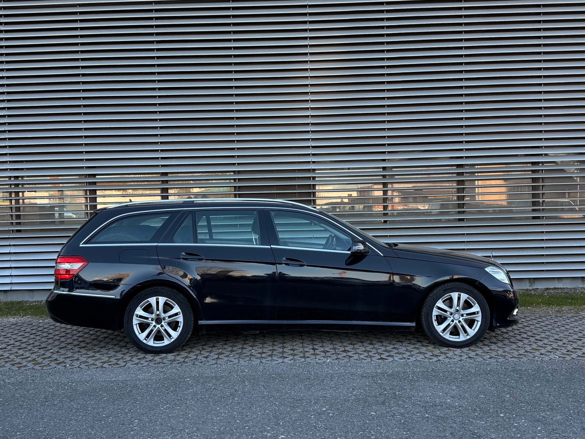 MERCEDES-BENZ E 350 CDI BlueEfficiency 4Matic 7G-Tronic-image-6