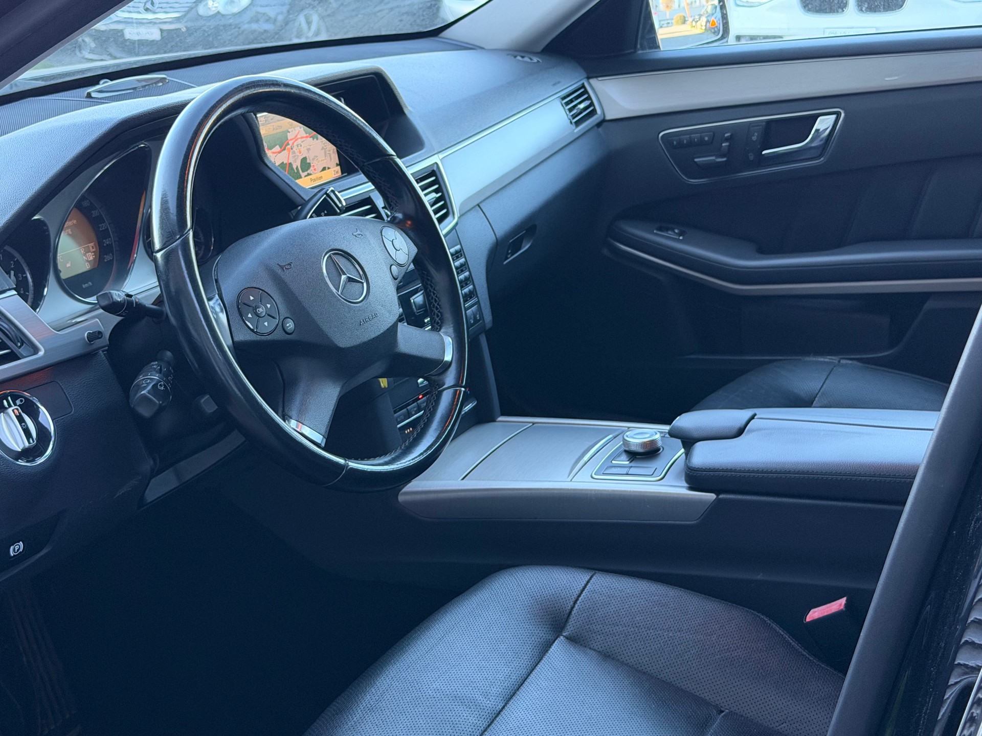 MERCEDES-BENZ E 350 CDI BlueEfficiency 4Matic 7G-Tronic-image-11