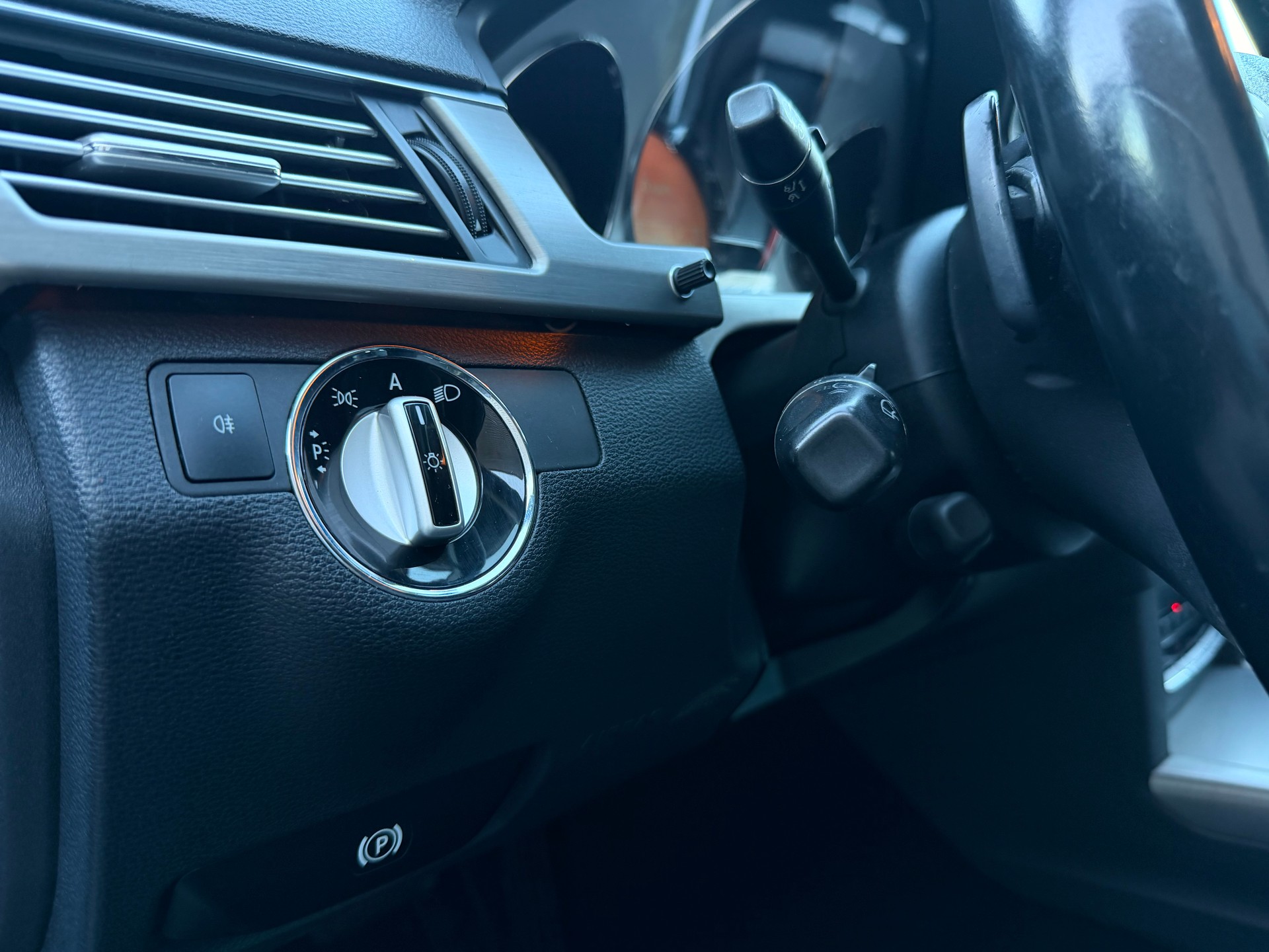 MERCEDES-BENZ E 350 CDI BlueEfficiency 4Matic 7G-Tronic-image-8