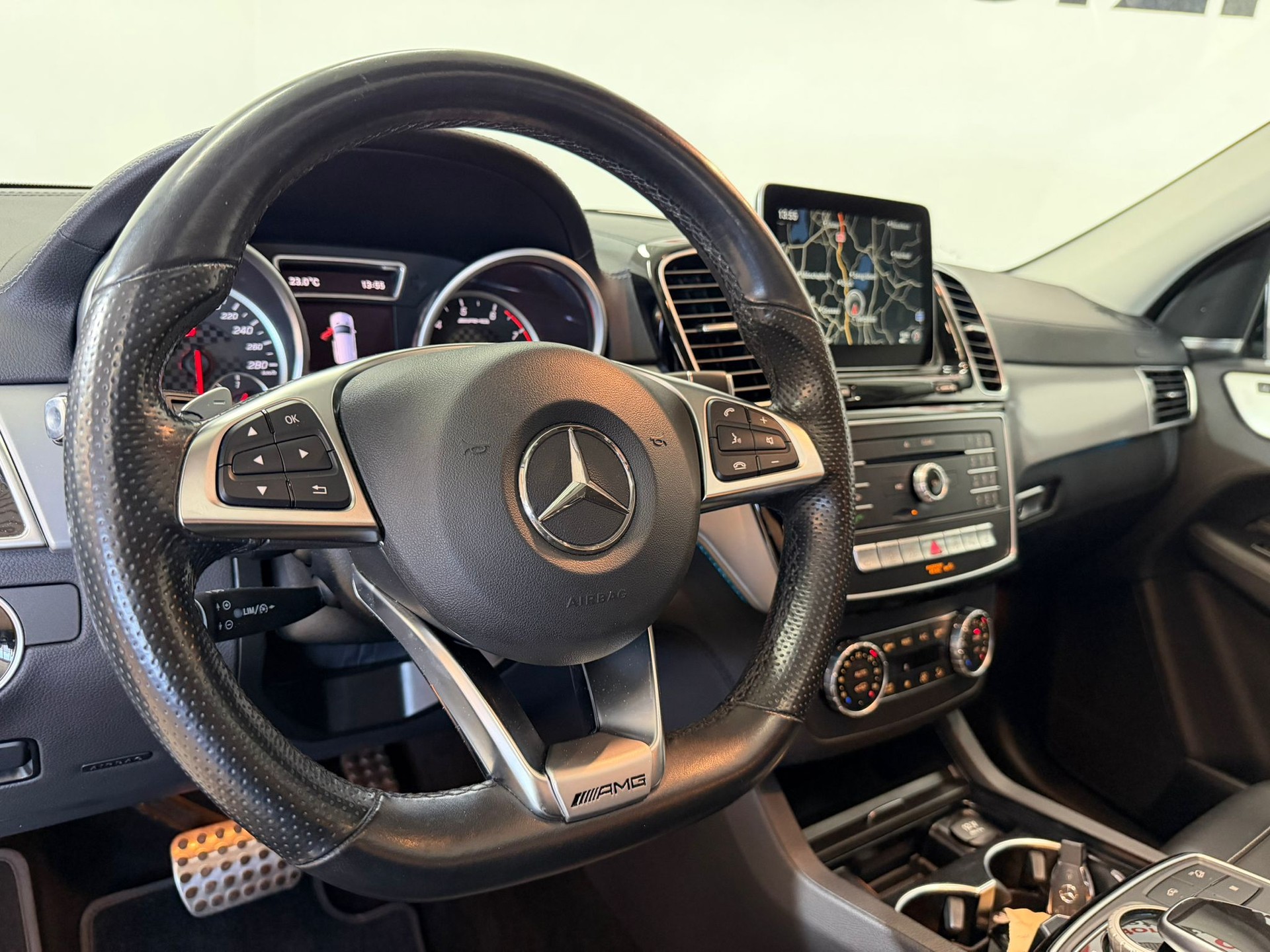 MERCEDES-BENZ GLE 43 AMG Executive 4Matic 9G-Tronic-image-5