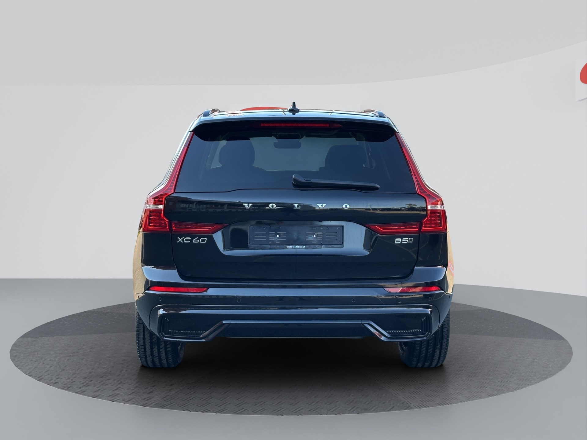 VOLVO XC60 B5 AWD Plus Dark Geartronic-image-3