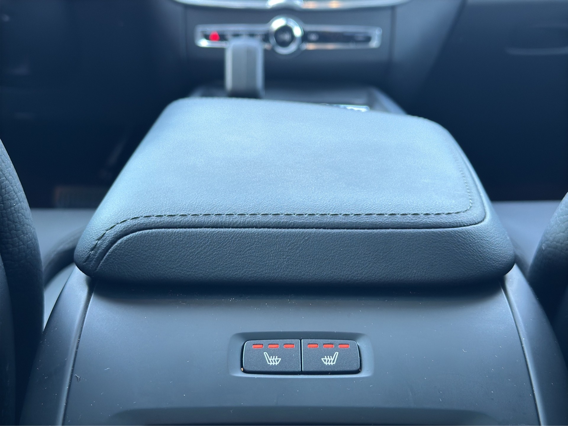 VOLVO XC60 B5 AWD Plus Dark Geartronic-image-16