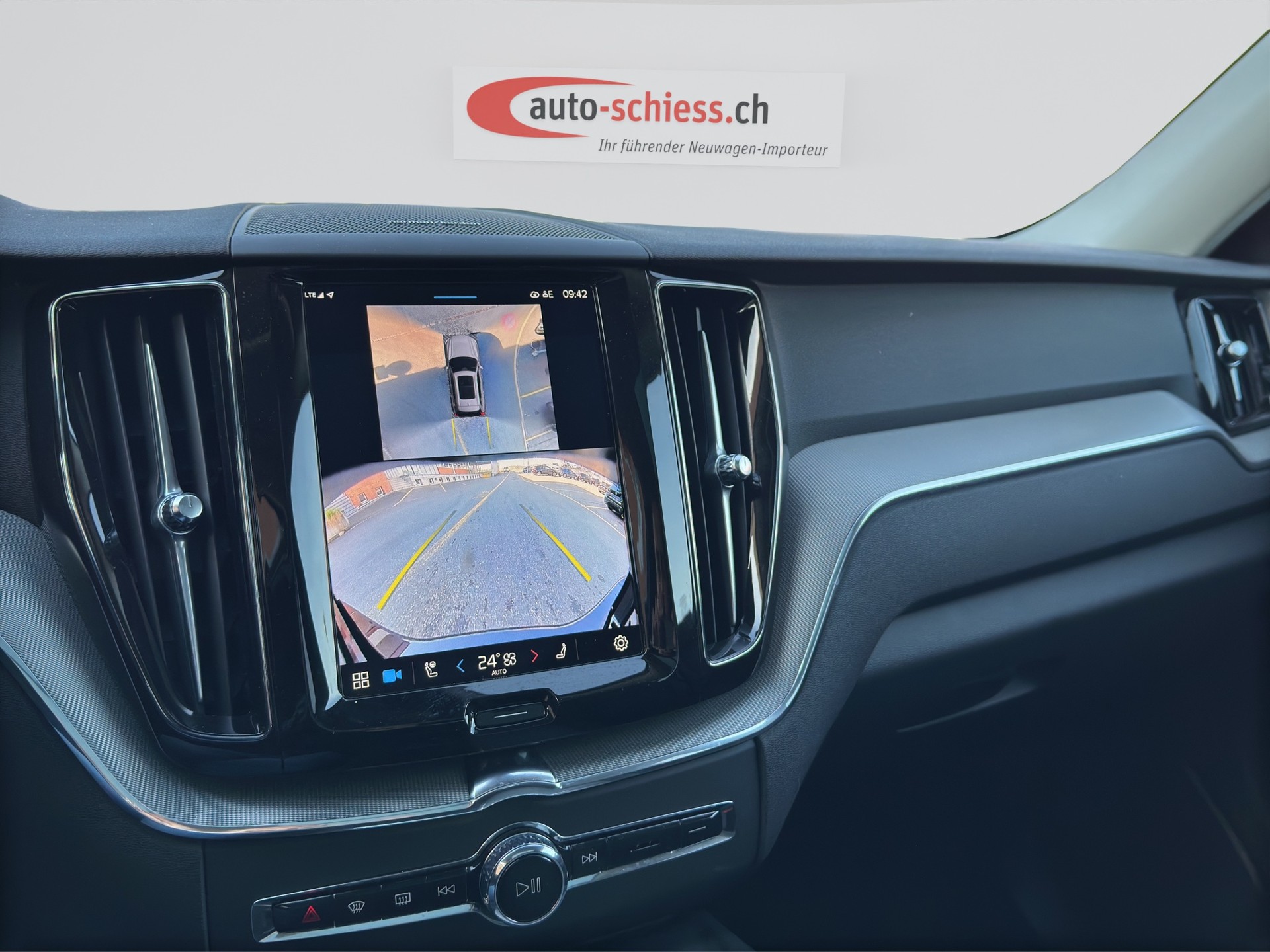 VOLVO XC60 B5 AWD Plus Dark Geartronic-image-13