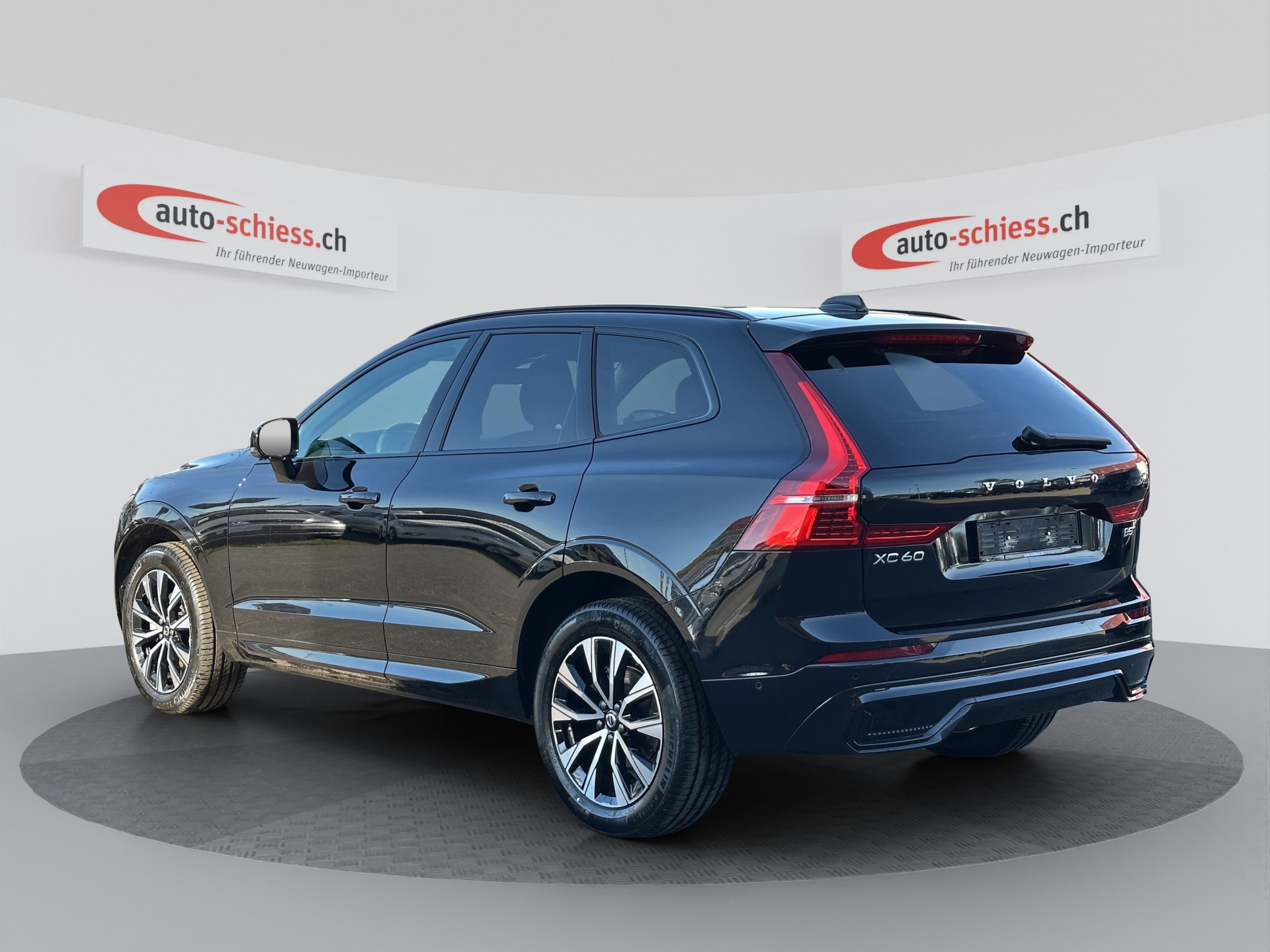 VOLVO XC60 B5 AWD Plus Dark Geartronic-image-2