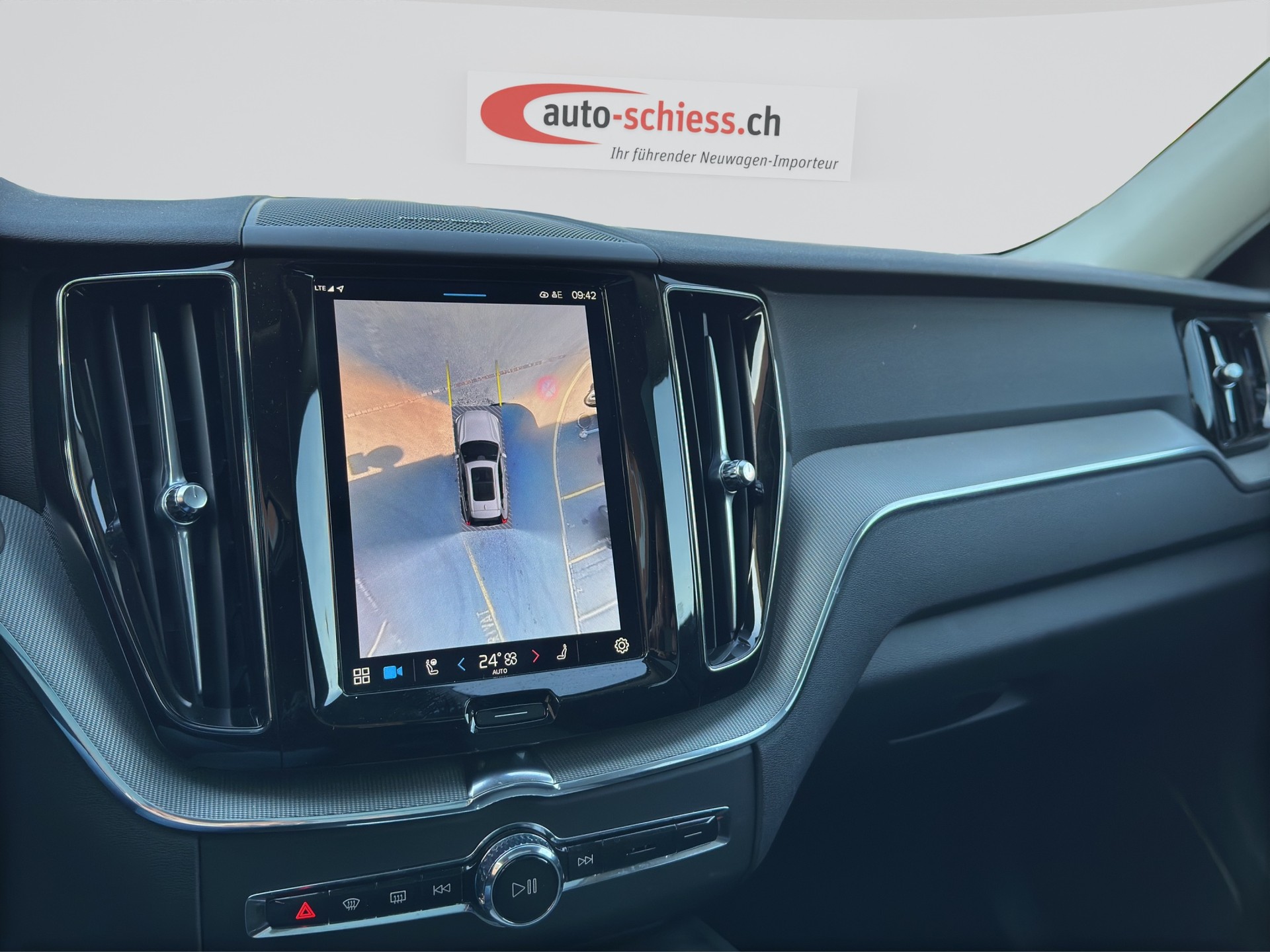 VOLVO XC60 B5 AWD Plus Dark Geartronic-image-14