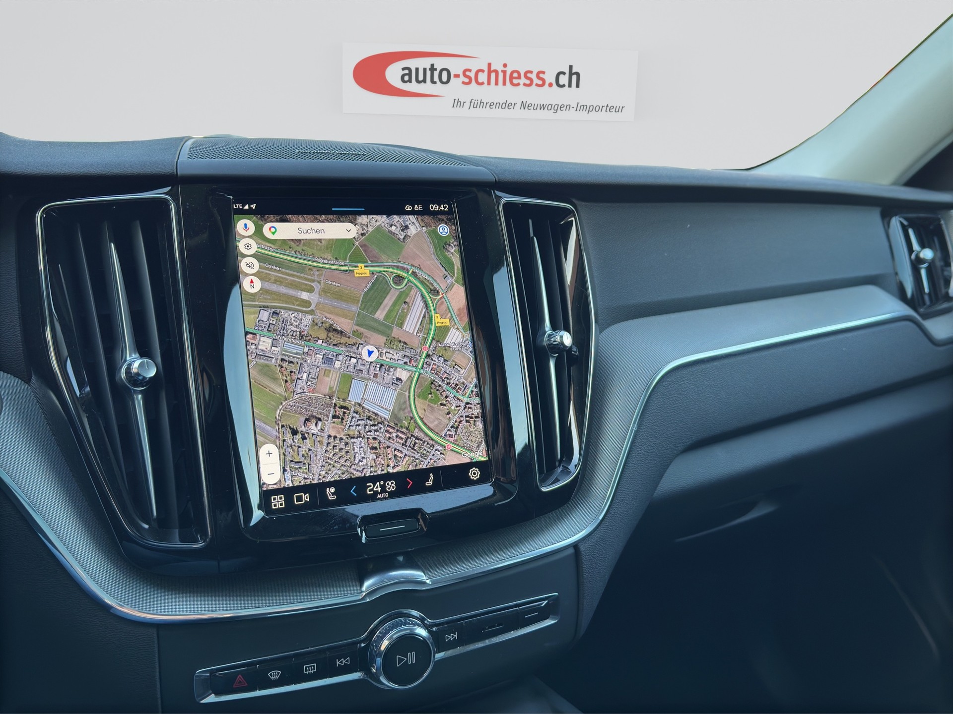 VOLVO XC60 B5 AWD Plus Dark Geartronic-image-12