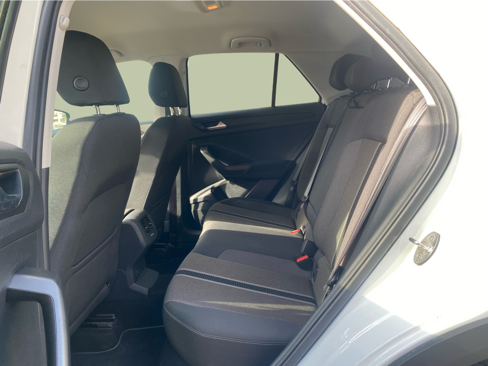 VW T-Roc 1.5 TSI EVO Advance DSG 4Motion-image-10