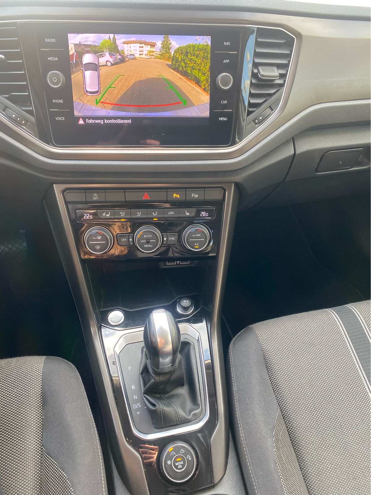 VW T-Roc 1.5 TSI EVO Advance DSG 4Motion-image-11