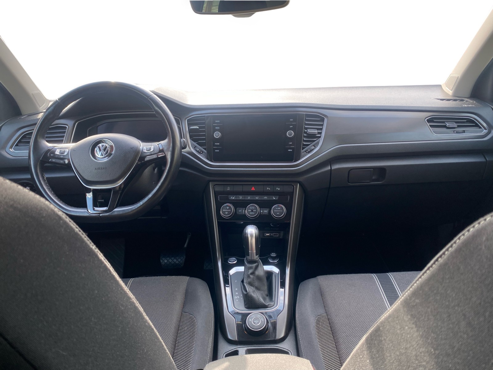 VW T-Roc 1.5 TSI EVO Advance DSG 4Motion-image-9