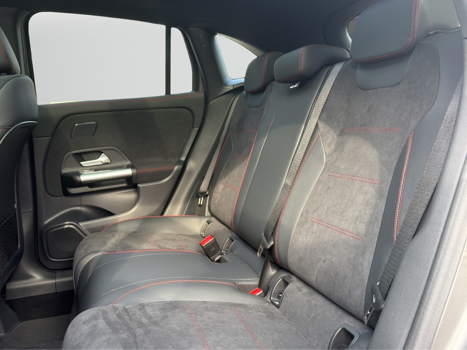 Image MERCEDES-BENZ GLA-220 GLA 220d 4Matic 8G-DCTSwiss Star