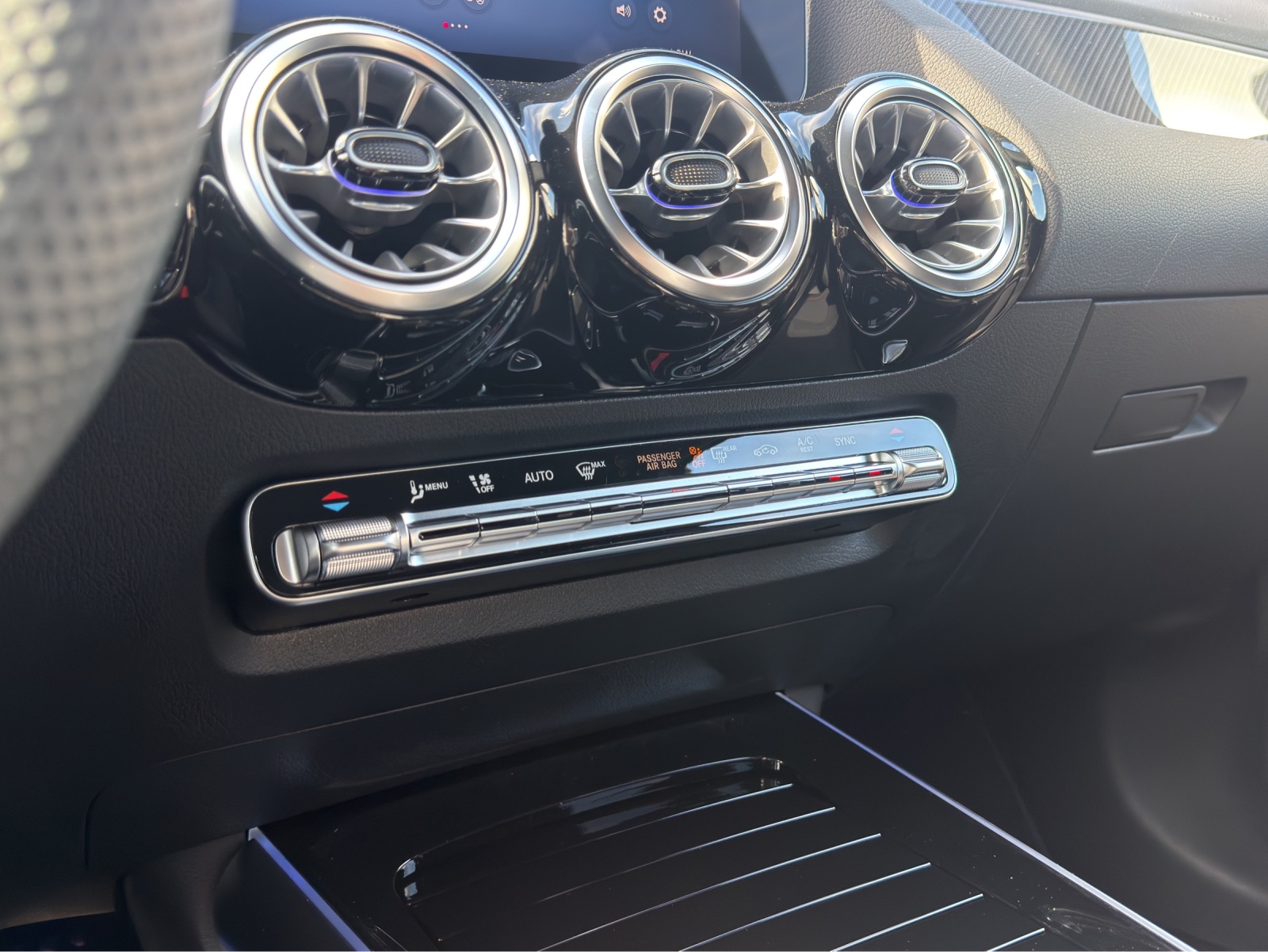 Image MERCEDES-BENZ GLA-220 GLA 220d 4Matic 8G-DCTSwiss Star