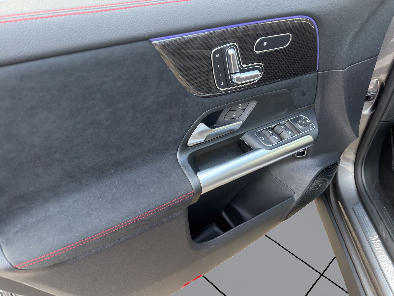 Image MERCEDES-BENZ GLA-220 GLA 220d 4Matic 8G-DCTSwiss Star