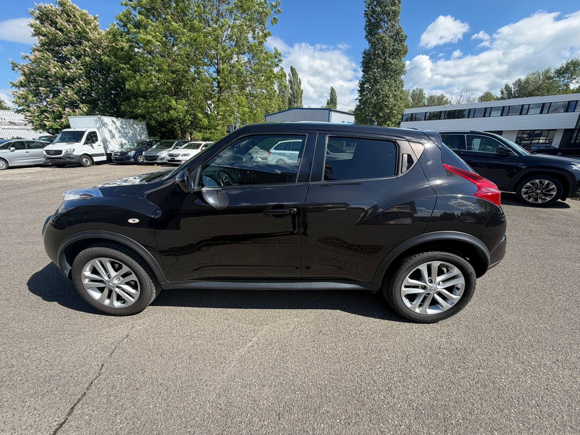 NISSAN Juke 1.6 Shiro-image-1