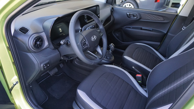 HYUNDAI i10 1.2 Amplia Aut.-image-9
