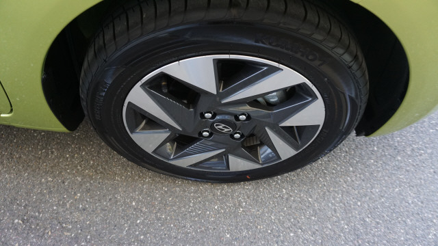 HYUNDAI i10 1.2 Amplia Aut.-image-7