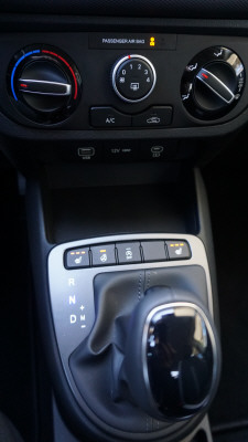 HYUNDAI i10 1.2 Amplia Aut.-image-12