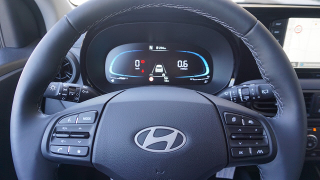HYUNDAI i10 1.2 Amplia Aut.-image-11