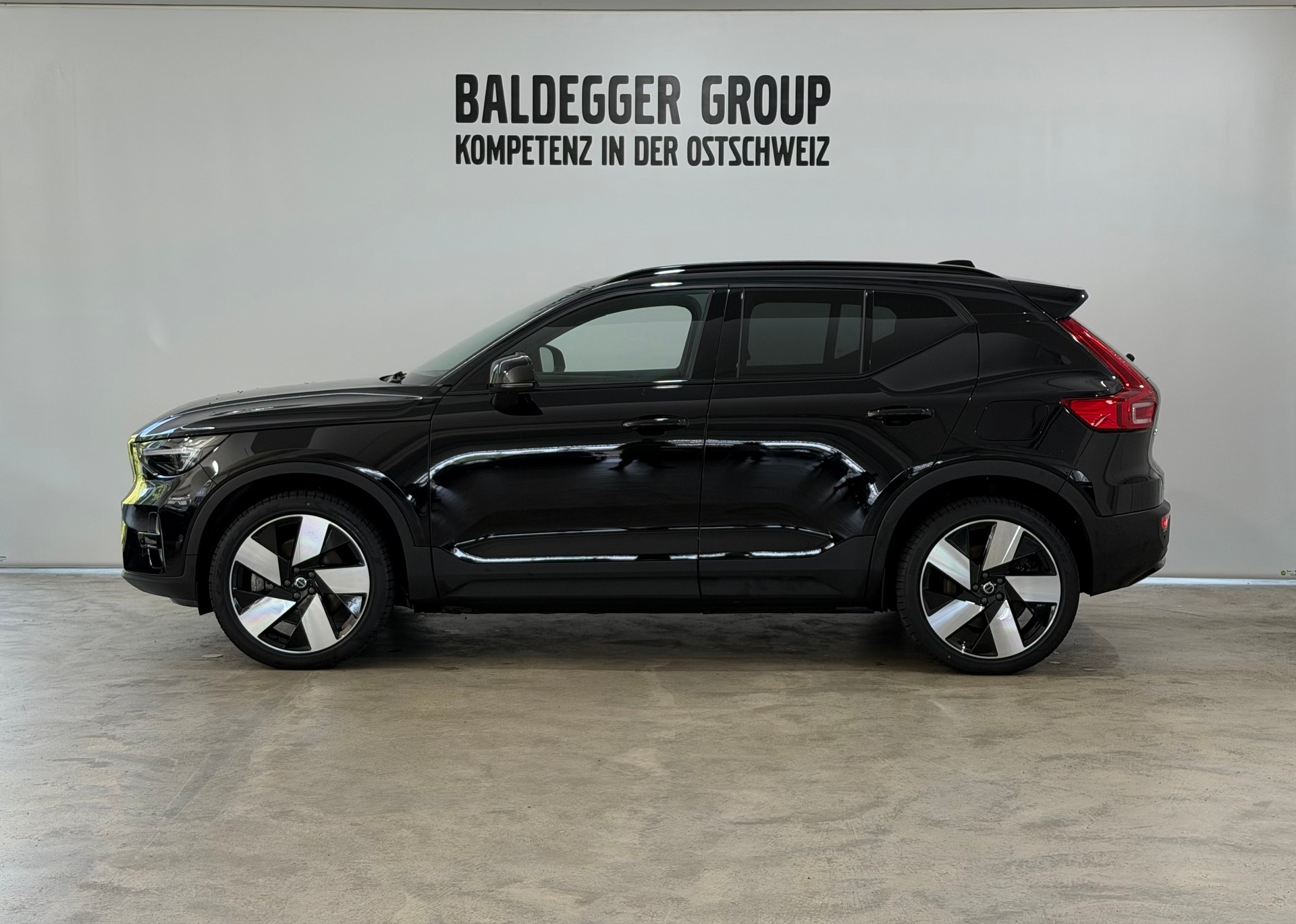 VOLVO EX40 Twin Plus AWD-image-1