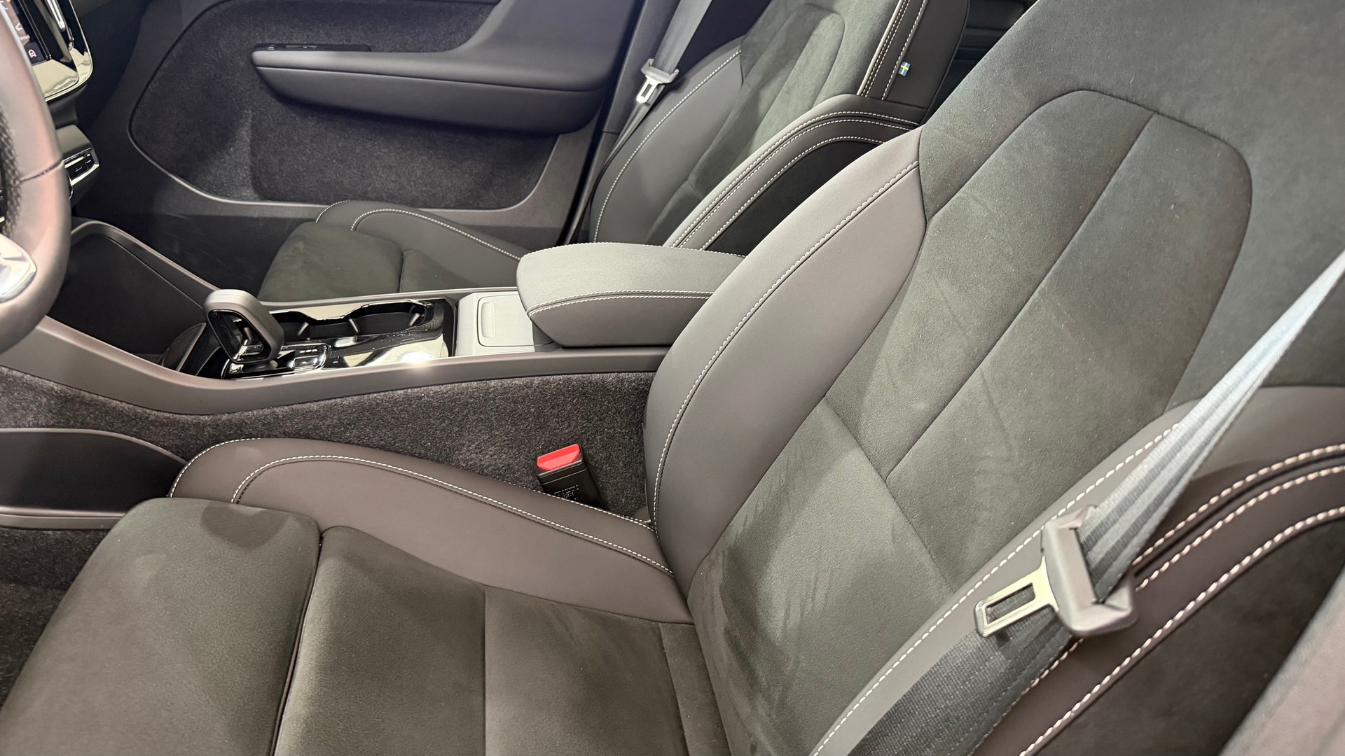 VOLVO EX40 Twin Plus AWD-image-5