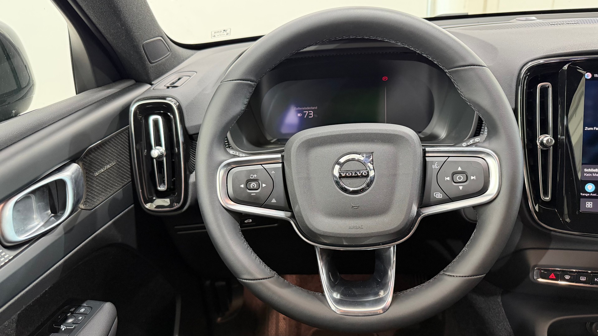 VOLVO EX40 Twin Plus AWD-image-13