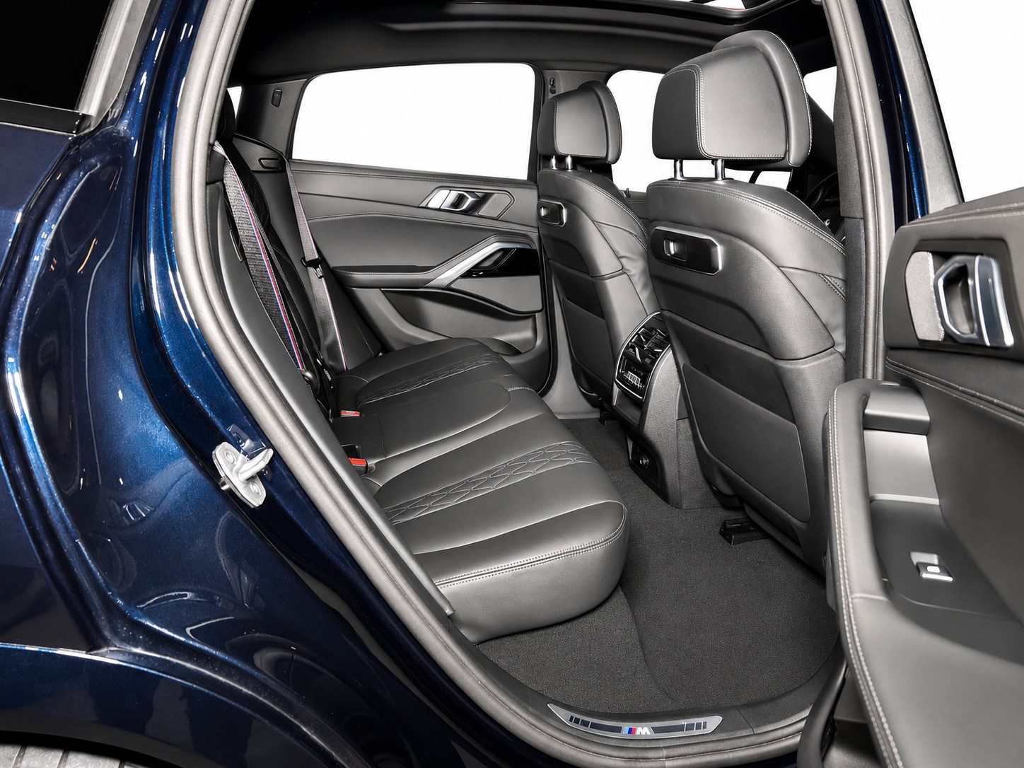 BMW X6 M60i M-SPORT CH FAHRZEUG-image-12