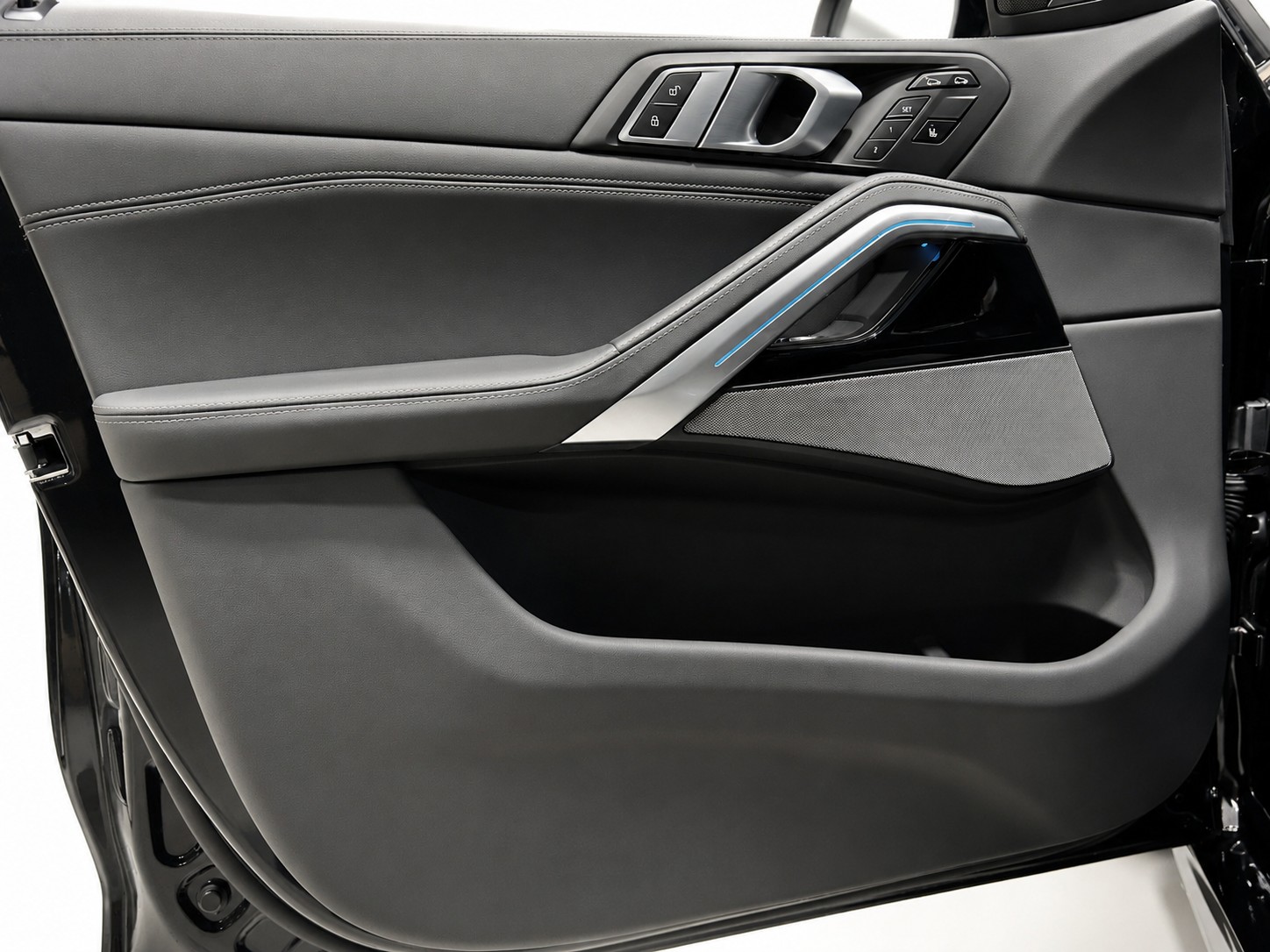 BMW X6 M60i M-SPORT CH FAHRZEUG-image-19