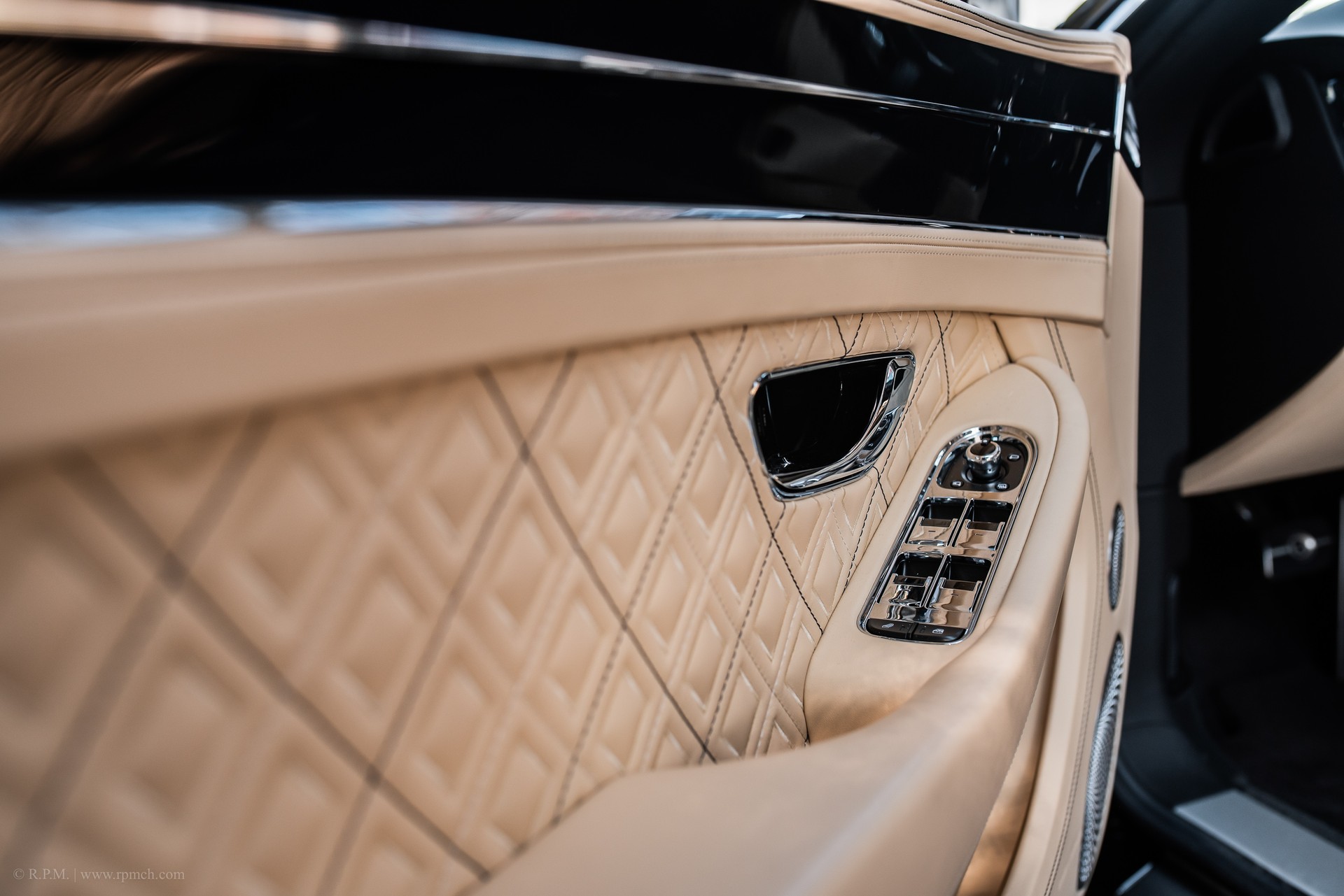 BENTLEY Continental GTC 6.0 W12*First Edition CH Auslieferung*-image-13