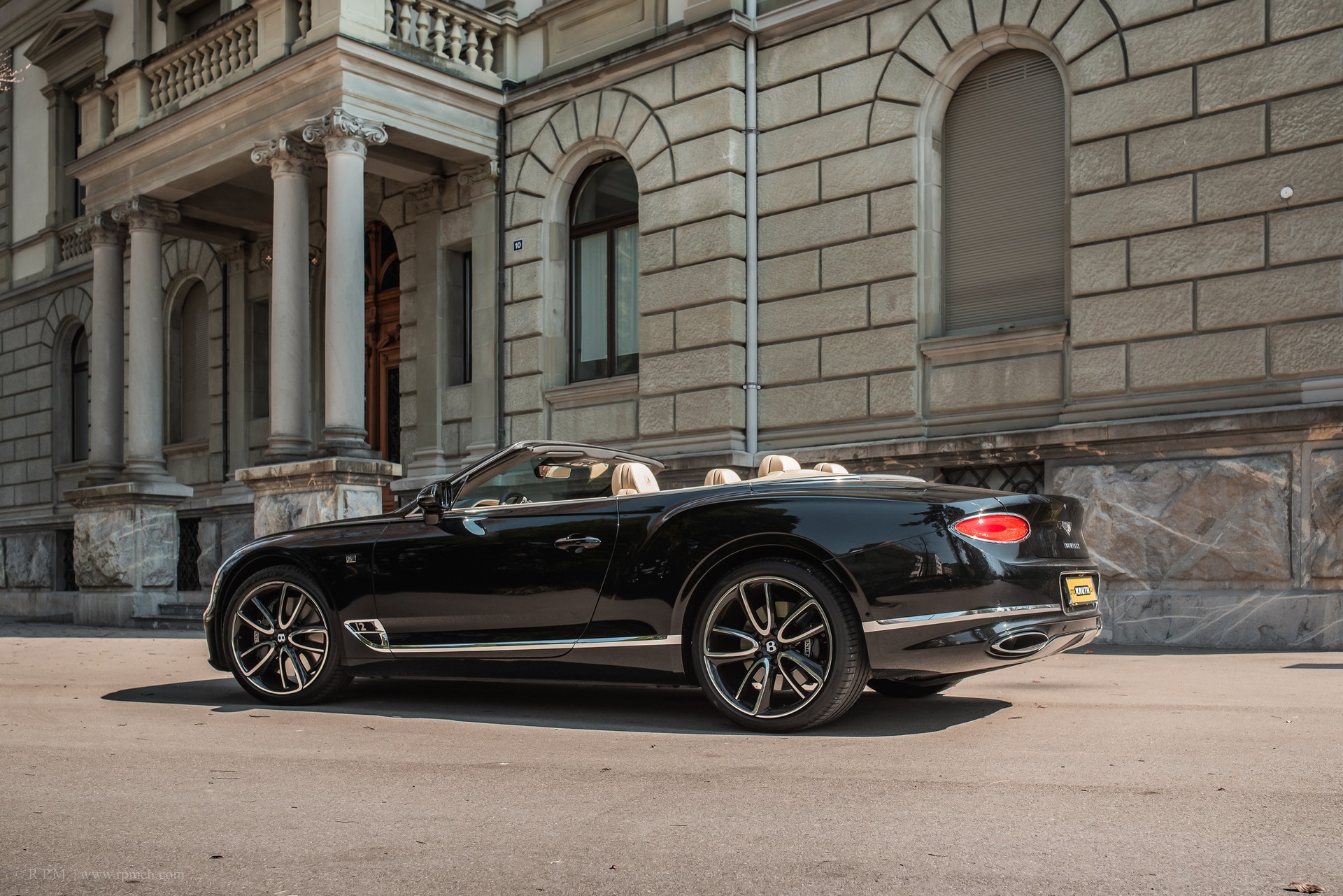 BENTLEY Continental GTC 6.0 W12*First Edition CH Auslieferung*-image-3