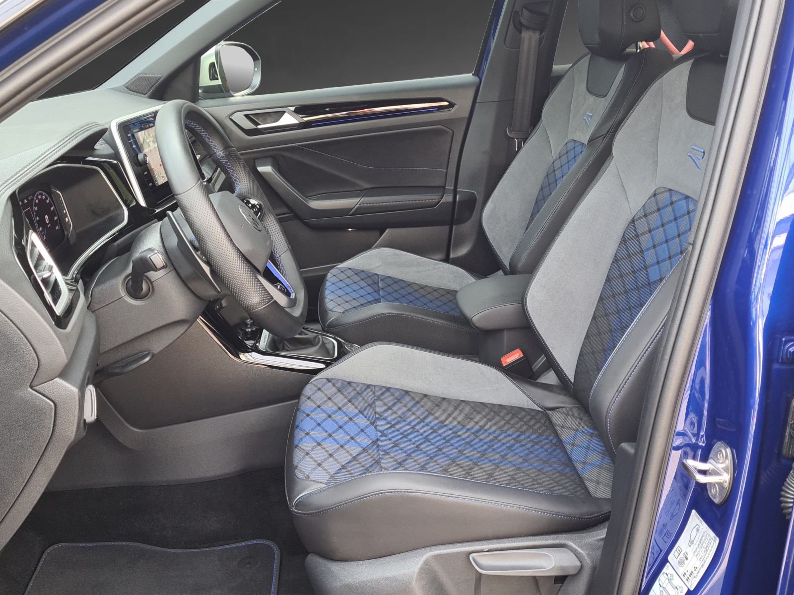VW T-Roc 2.0 TSI R DSG 4Motion-image-5
