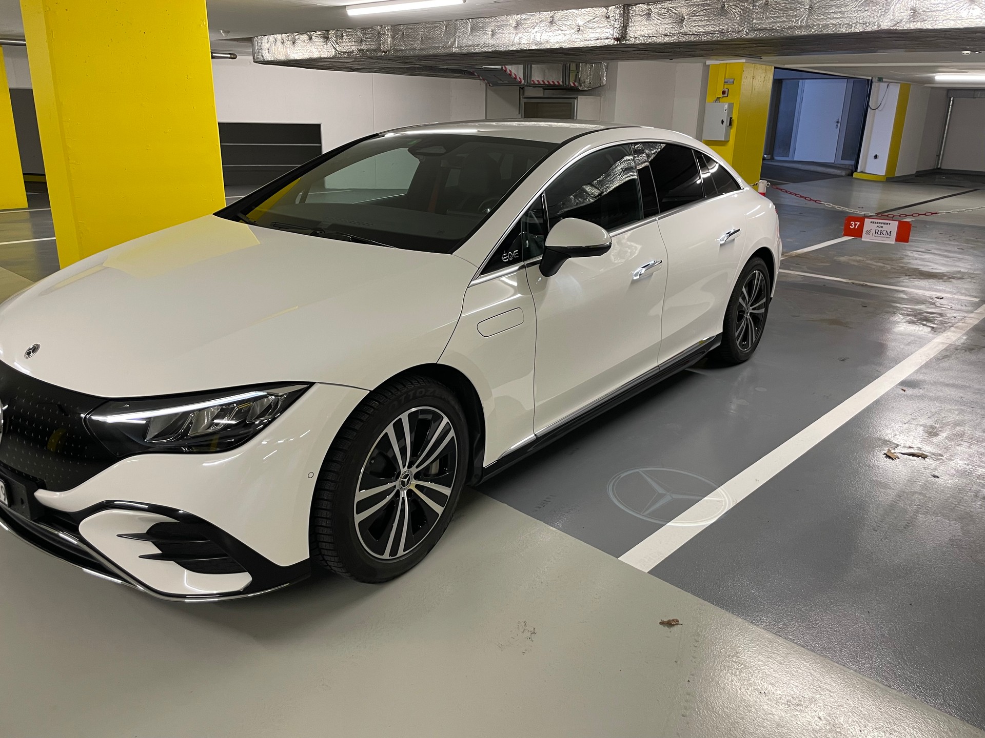 MERCEDES-BENZ EQE 300-image-2