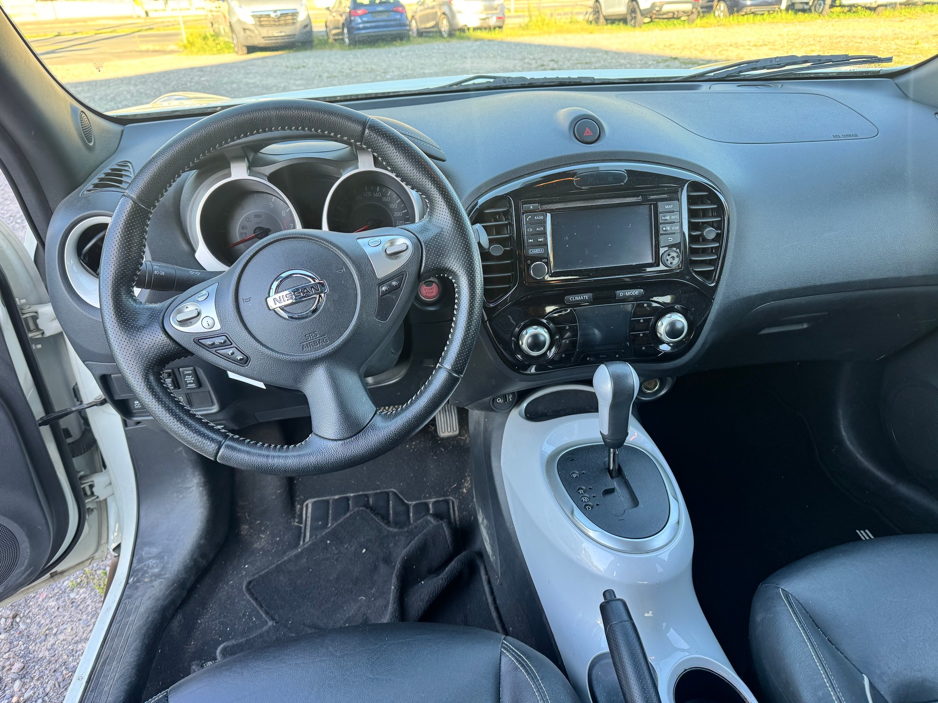 NISSAN Juke 1.6 DIG-T tekna 4x4 Xtronic M-CVT-image-10