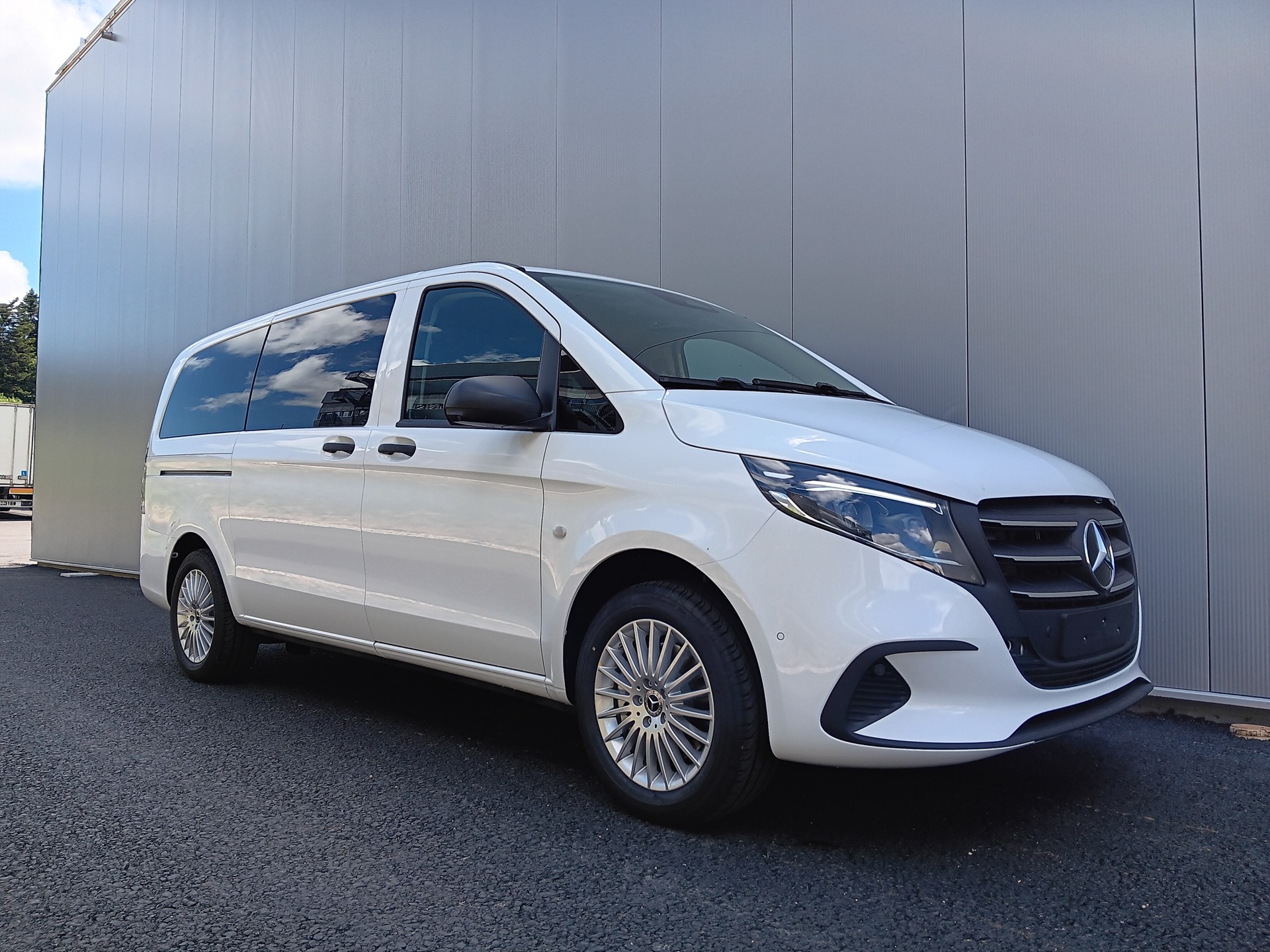 MERCEDES-BENZ Vito 116 CDI KB Tourer Select Family II 3200mm L 4X4
