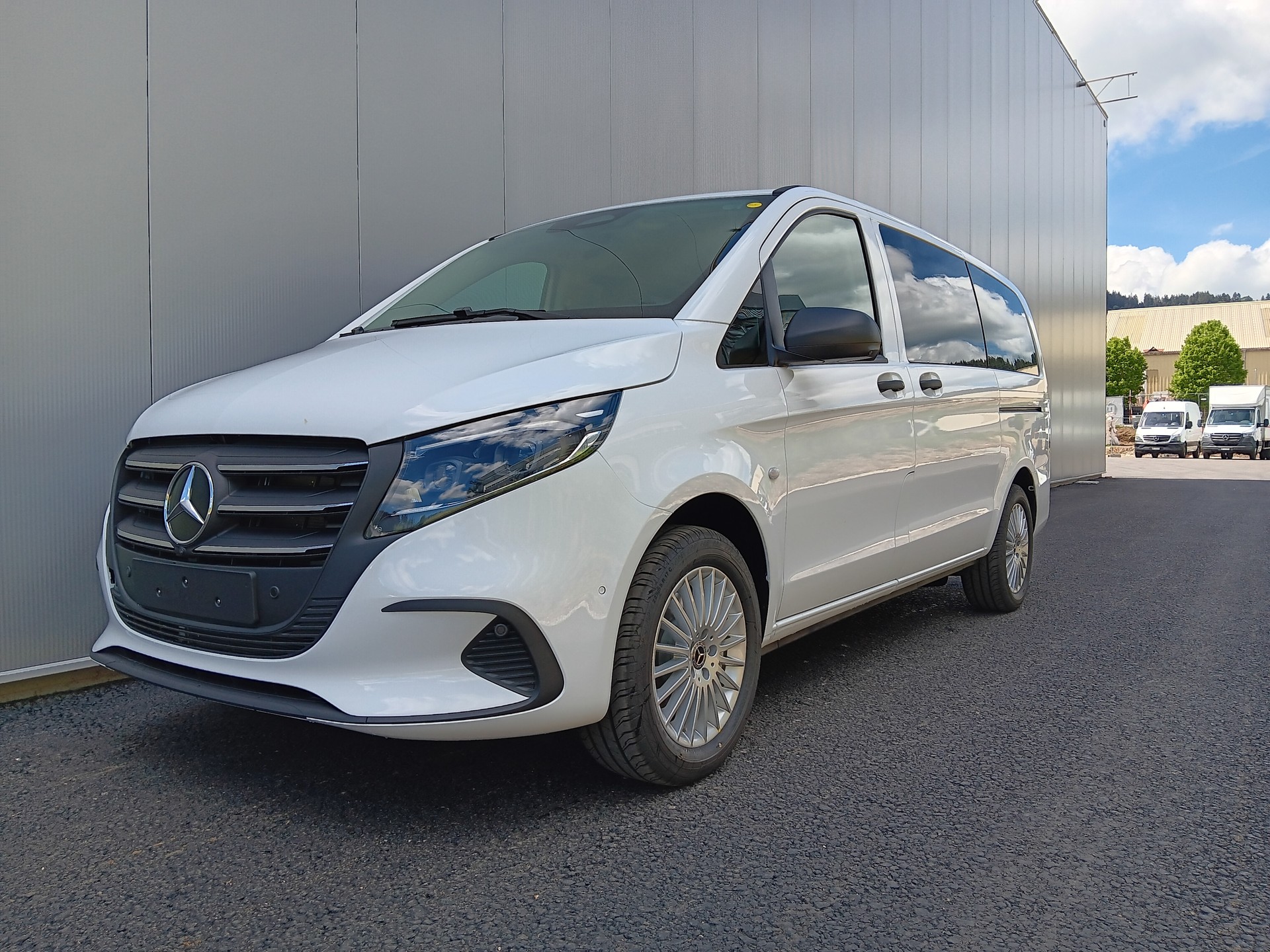 MERCEDES-BENZ Vito 116 CDI KB Tourer Select Family II 3200mm L 4X4-image-2