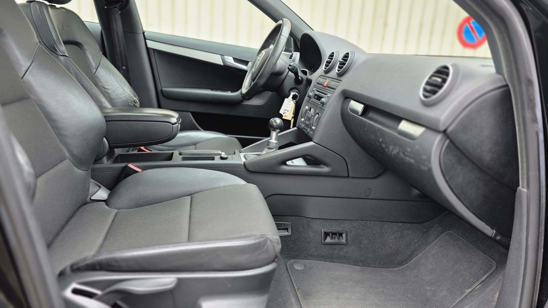AUDI A3 Sportback 2.0 Turbo FSI Ambiente quattro-image-9