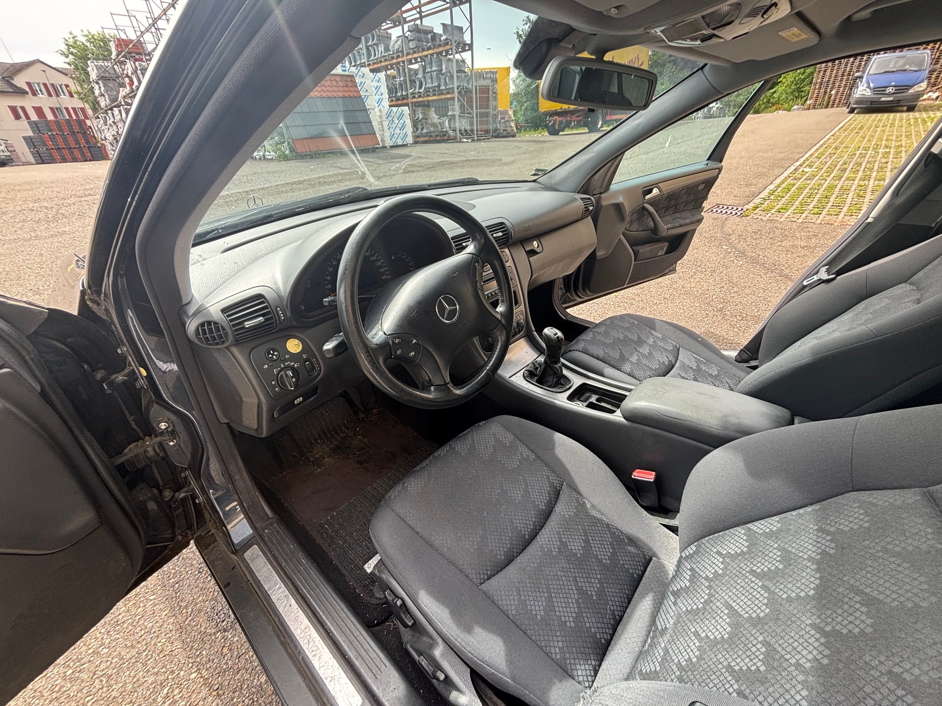 MERCEDES-BENZ C200 avendgard-image-9