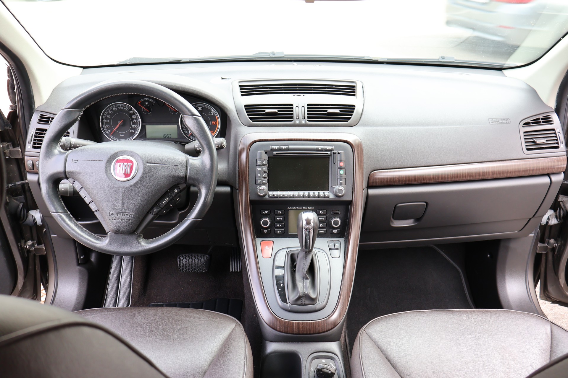FIAT Croma 2.4 20V JTD Lusso Automatic-image-12