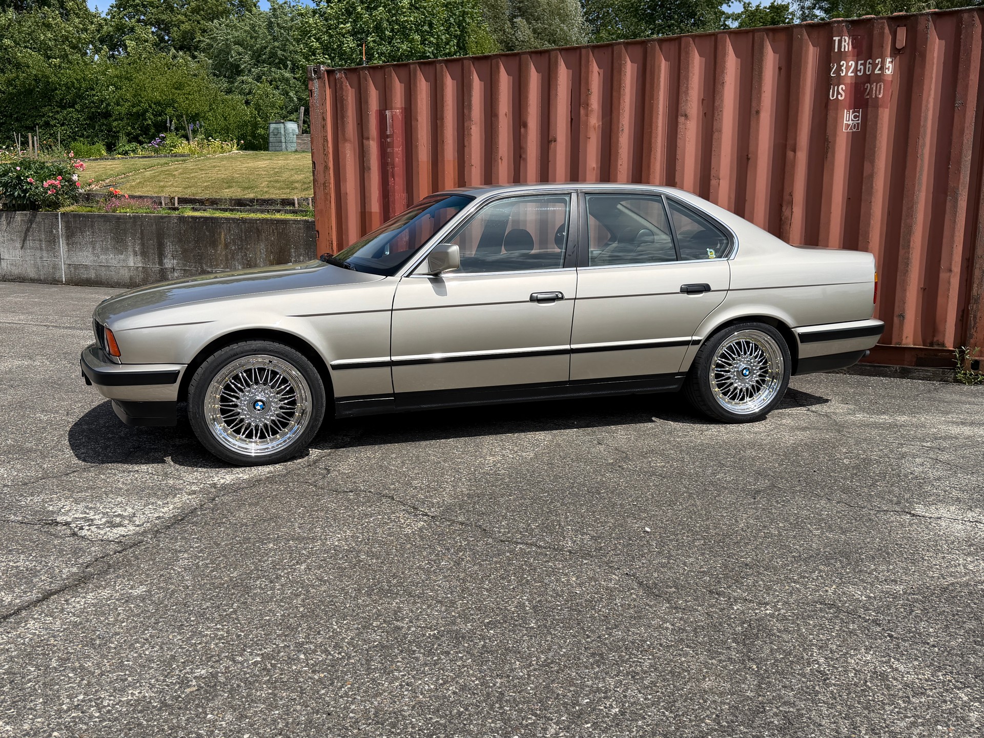 BMW 525i A-image-6