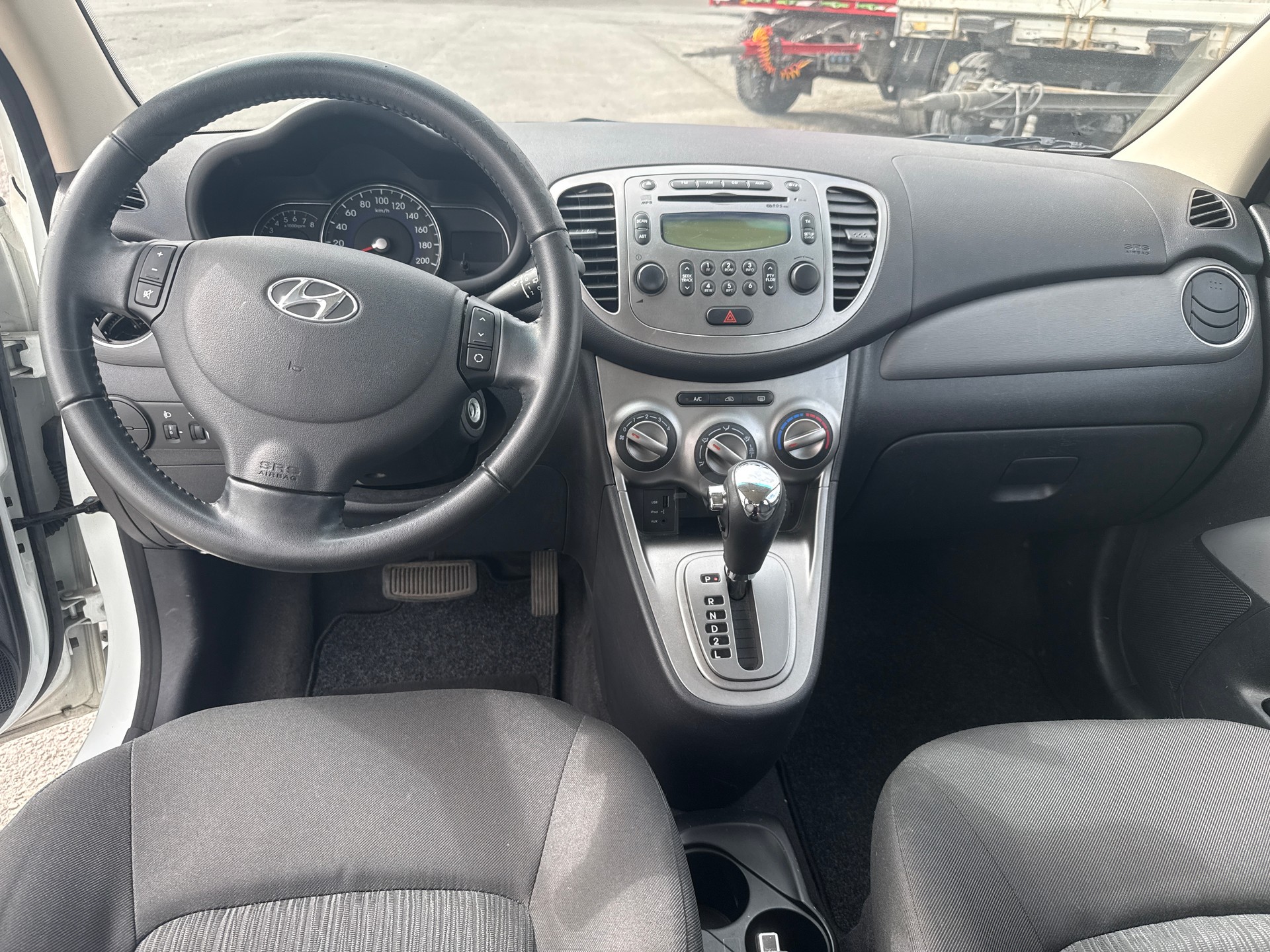 HYUNDAI i10 1.2 Style Automatic-image-8