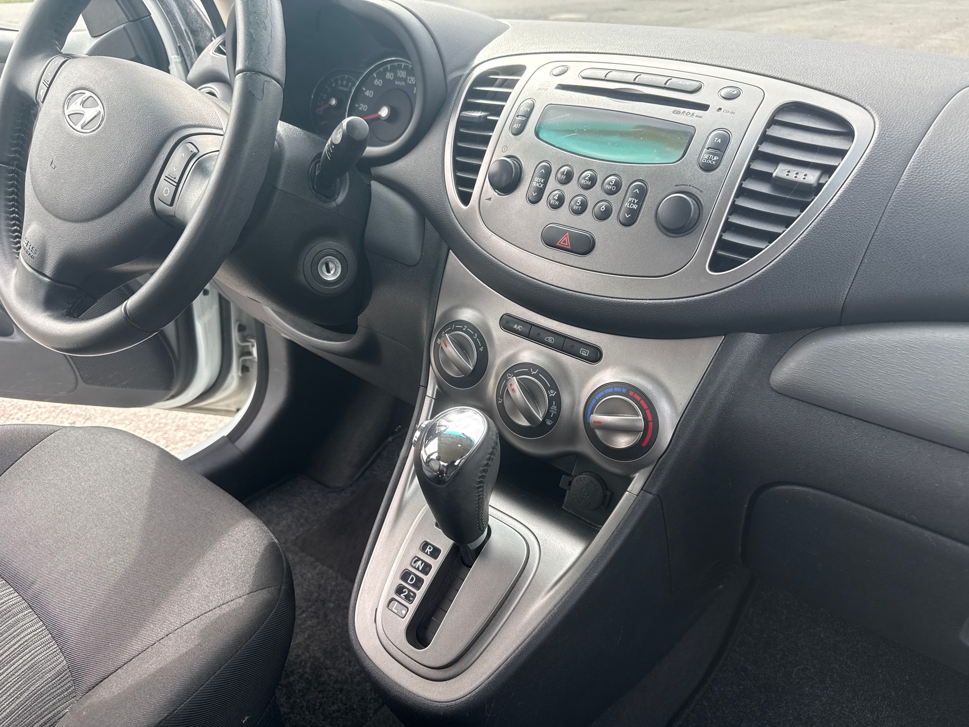 HYUNDAI i10 1.2 Style Automatic-image-10