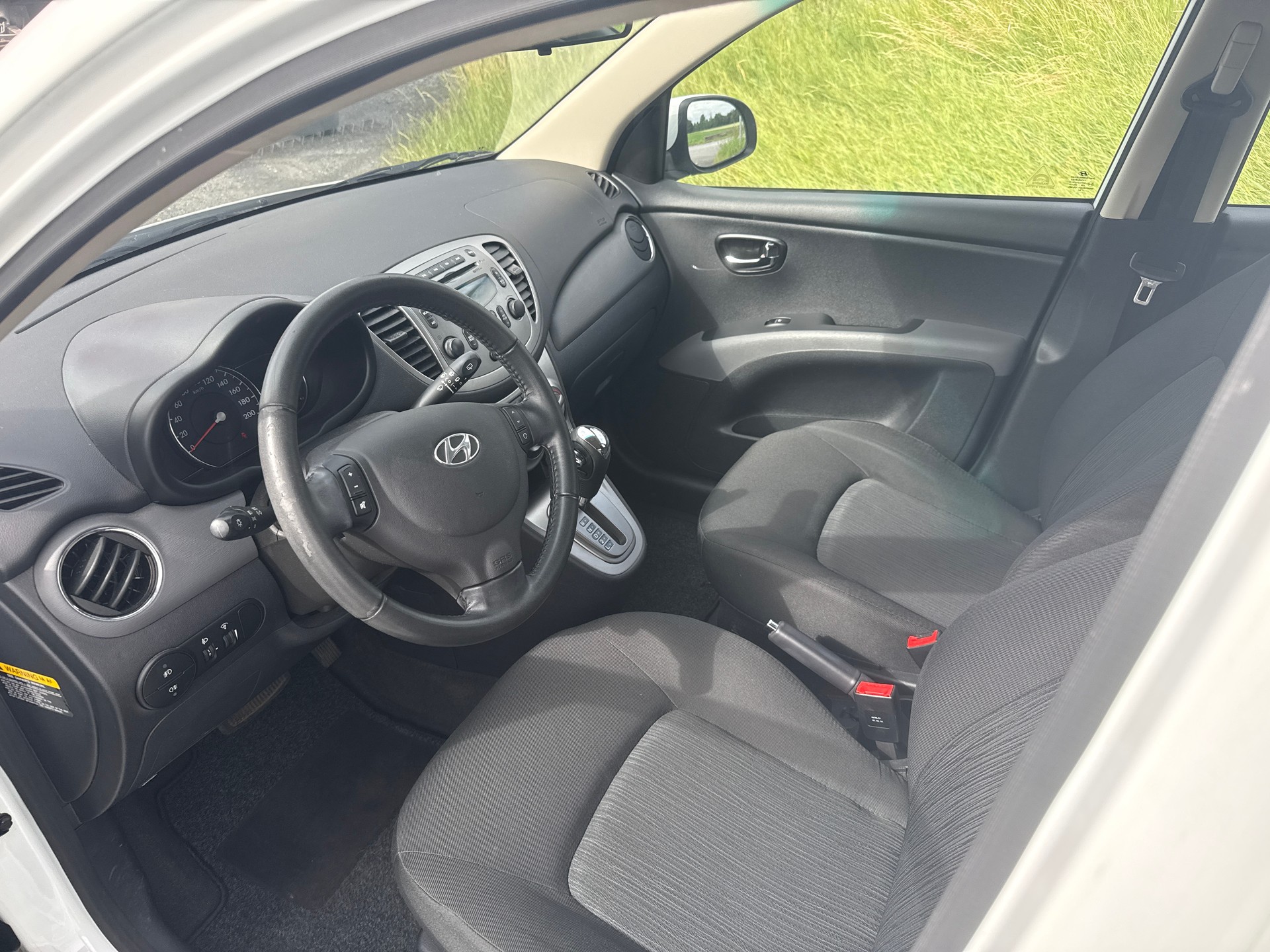 HYUNDAI i10 1.2 Style Automatic-image-7