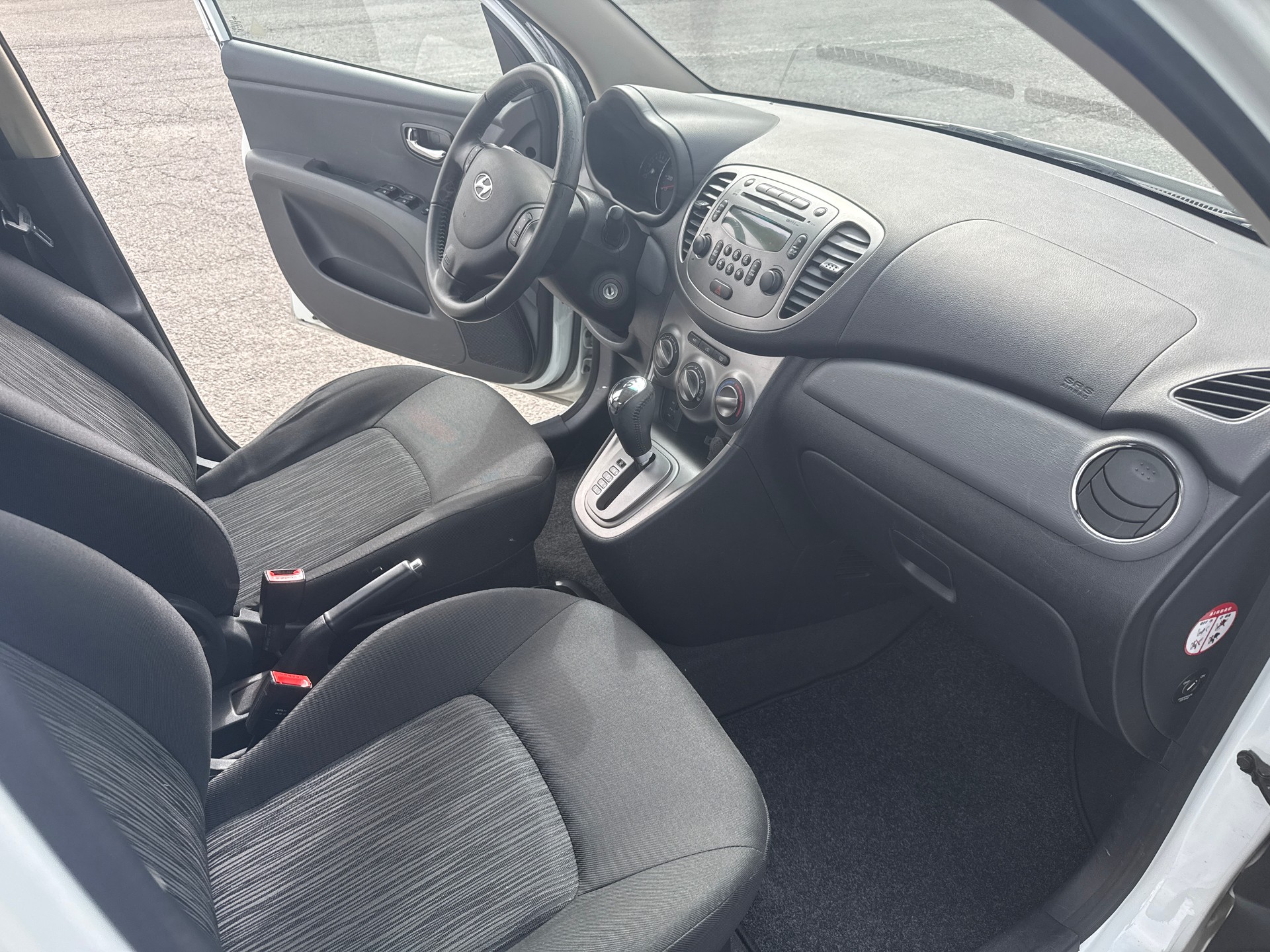 HYUNDAI i10 1.2 Style Automatic-image-9