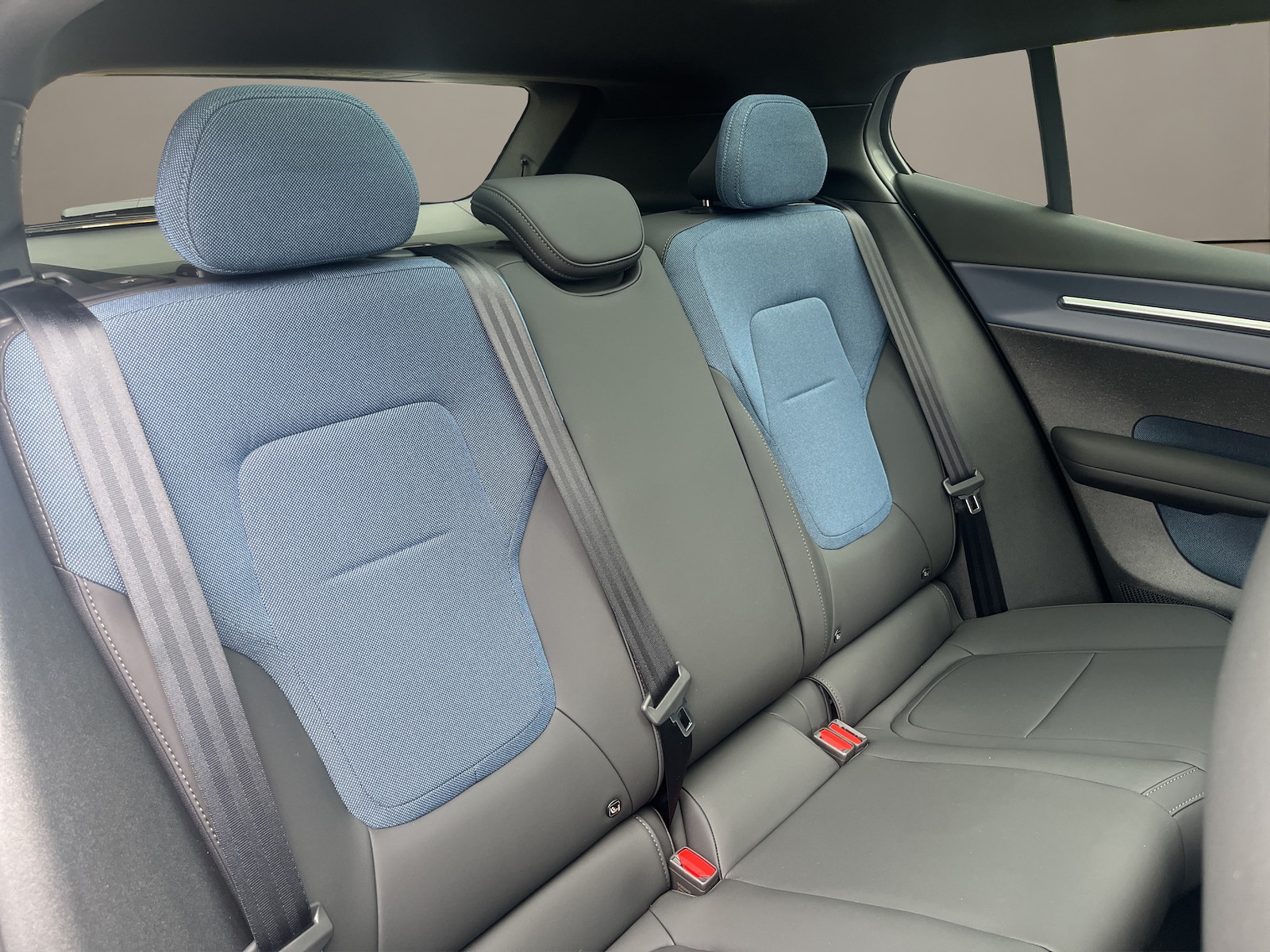 VOLVO EX 30 E60 Twin Ultra Performance AWD-image-11