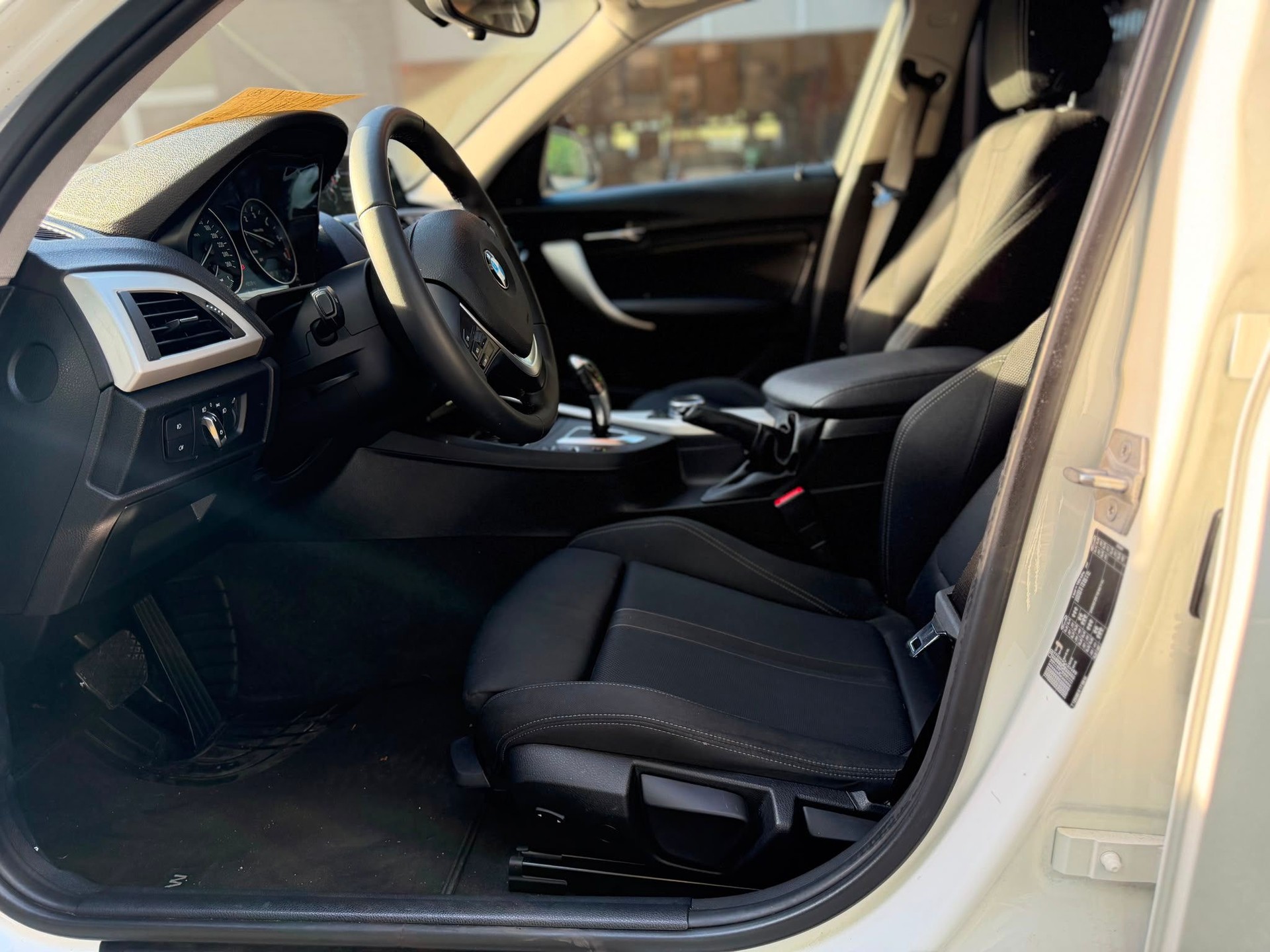 BMW 116d Sport Line Steptronic-image-8