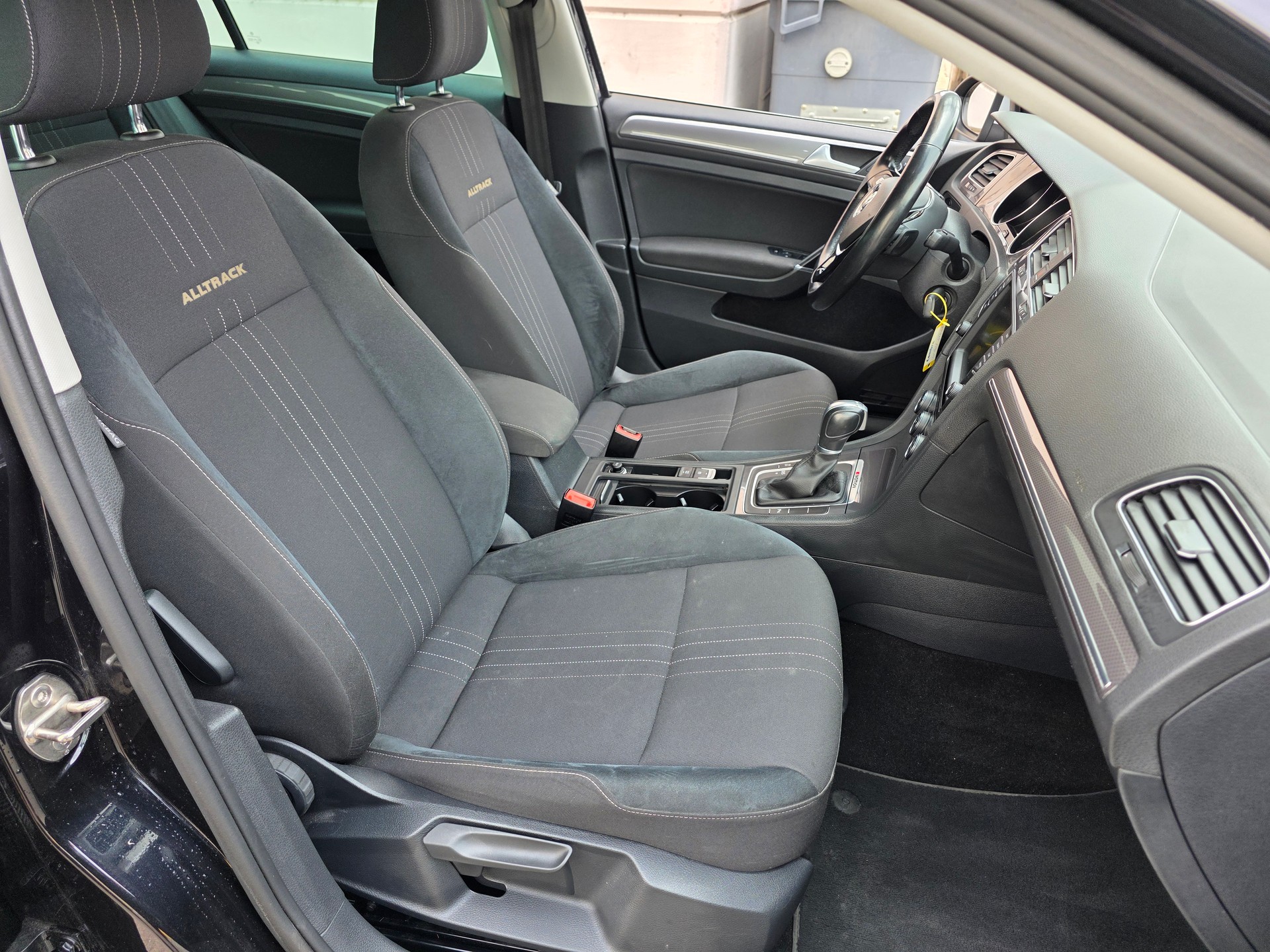 VW Golf 2.0 TDI Alltrack 4Motion-image-13