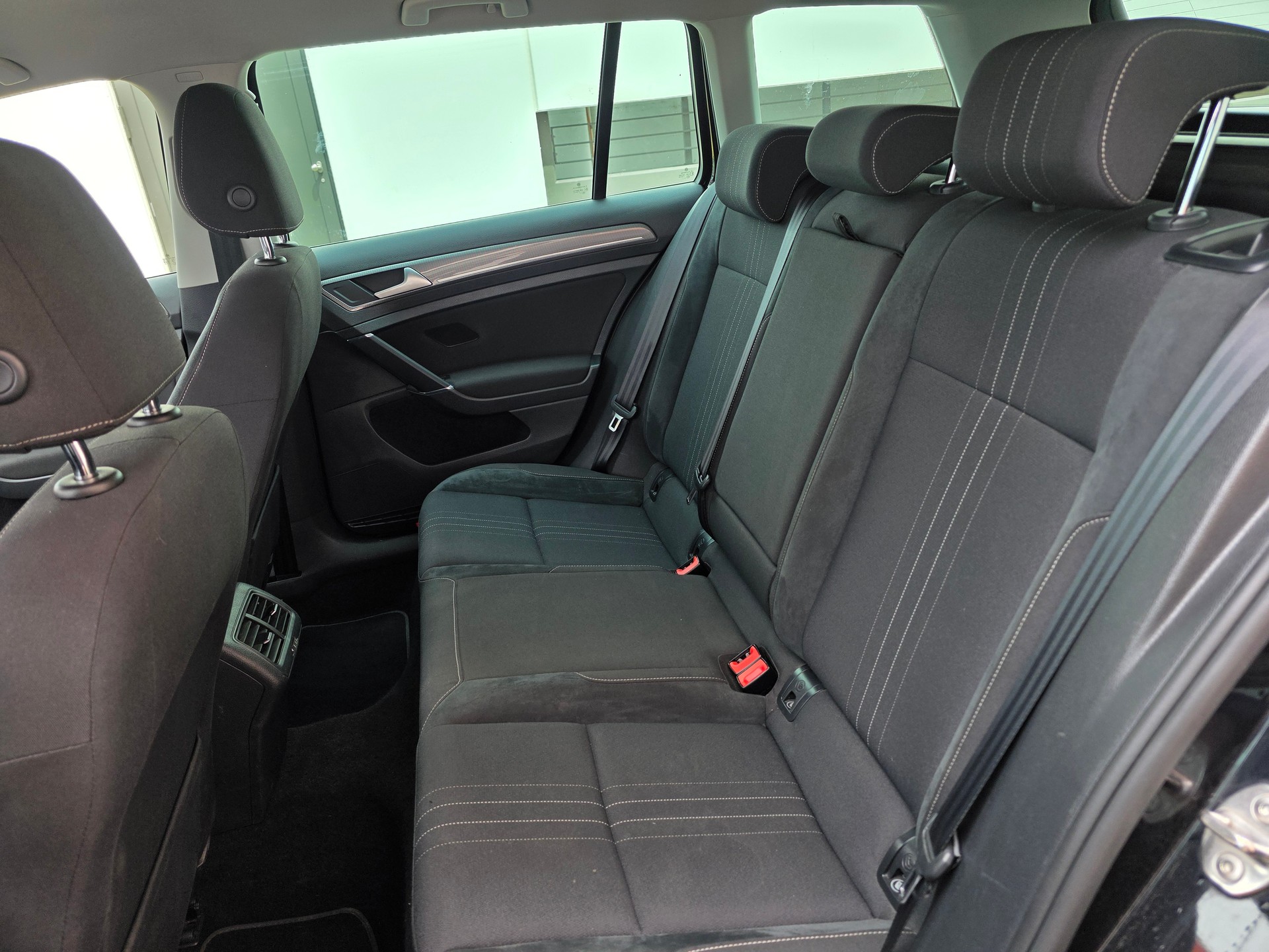 VW Golf 2.0 TDI Alltrack 4Motion-image-15