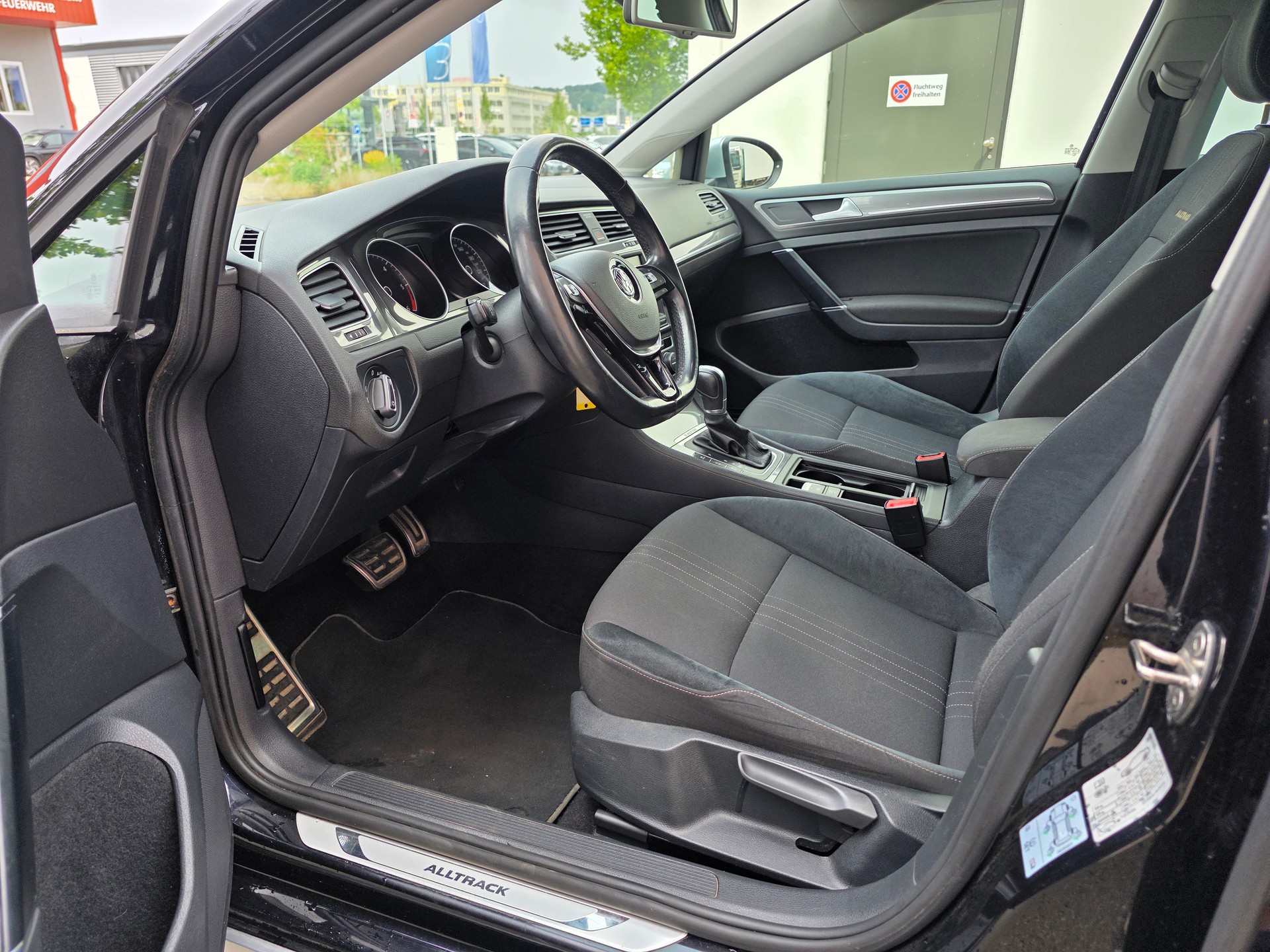 VW Golf 2.0 TDI Alltrack 4Motion-image-8