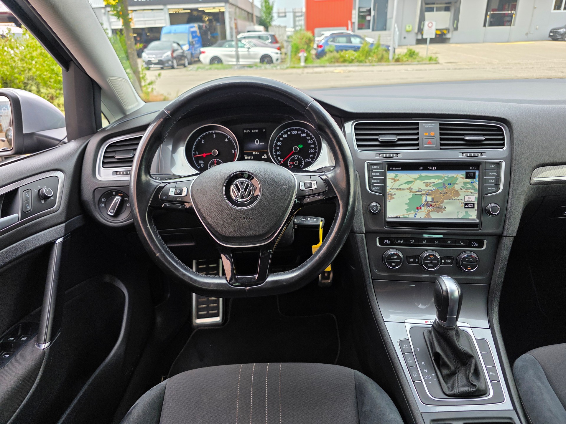 VW Golf 2.0 TDI Alltrack 4Motion-image-11