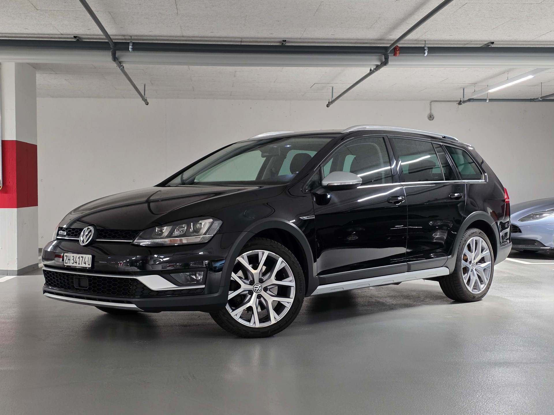 VW Golf 2.0 TDI Alltrack 4Motion-image-0