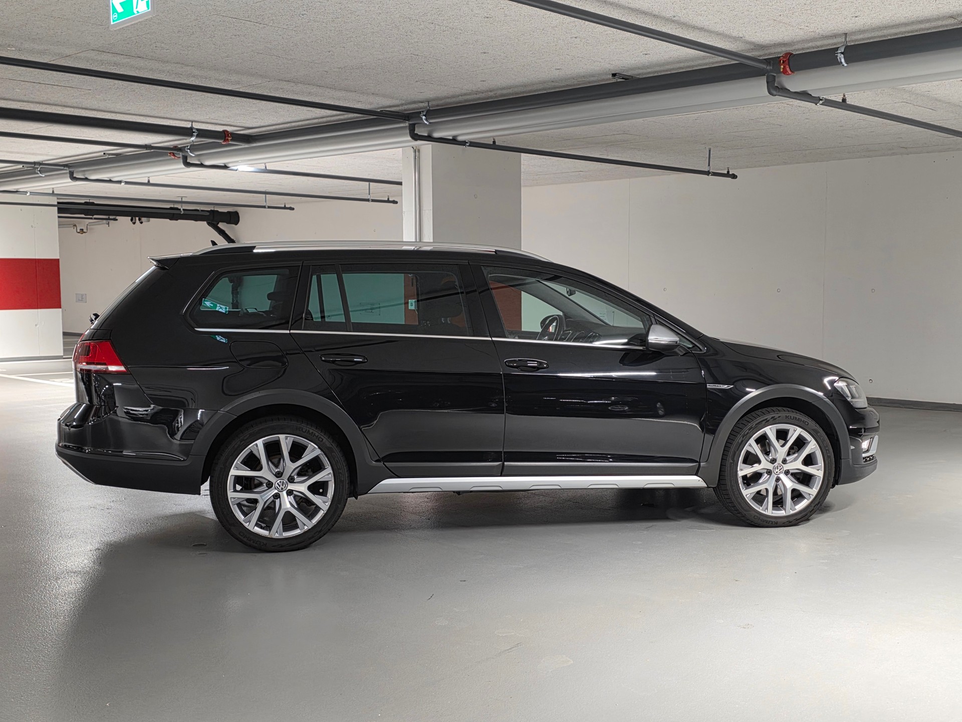 VW Golf 2.0 TDI Alltrack 4Motion-image-3